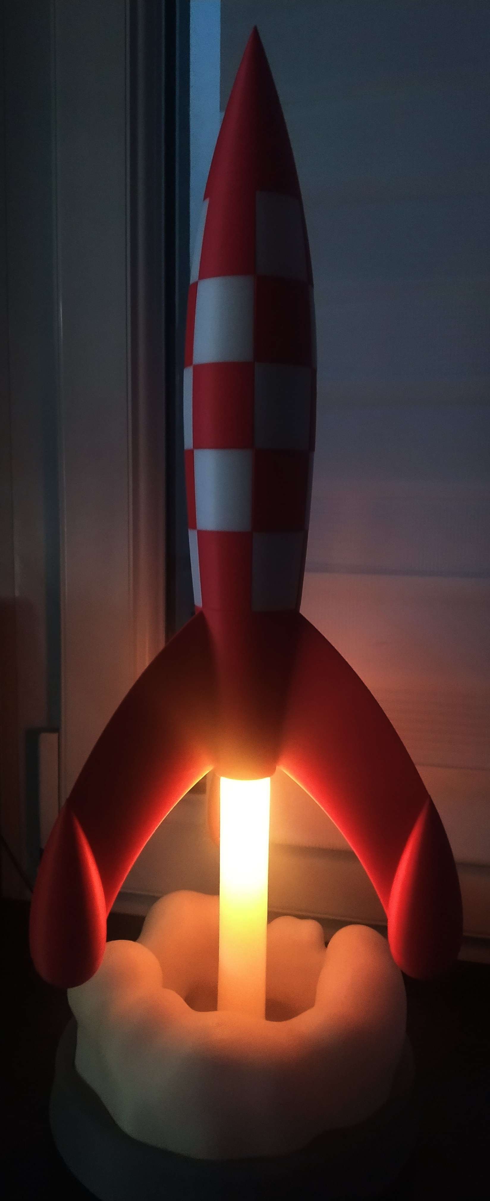 Moon Rocket - 700% - Stand with D1 Mini USB-C holder