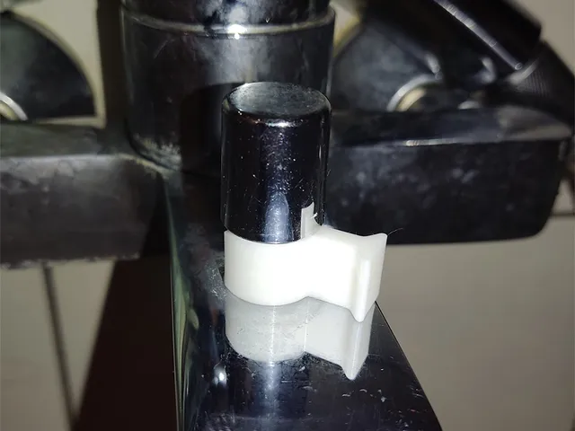 Bath mixer tap diverter lock
