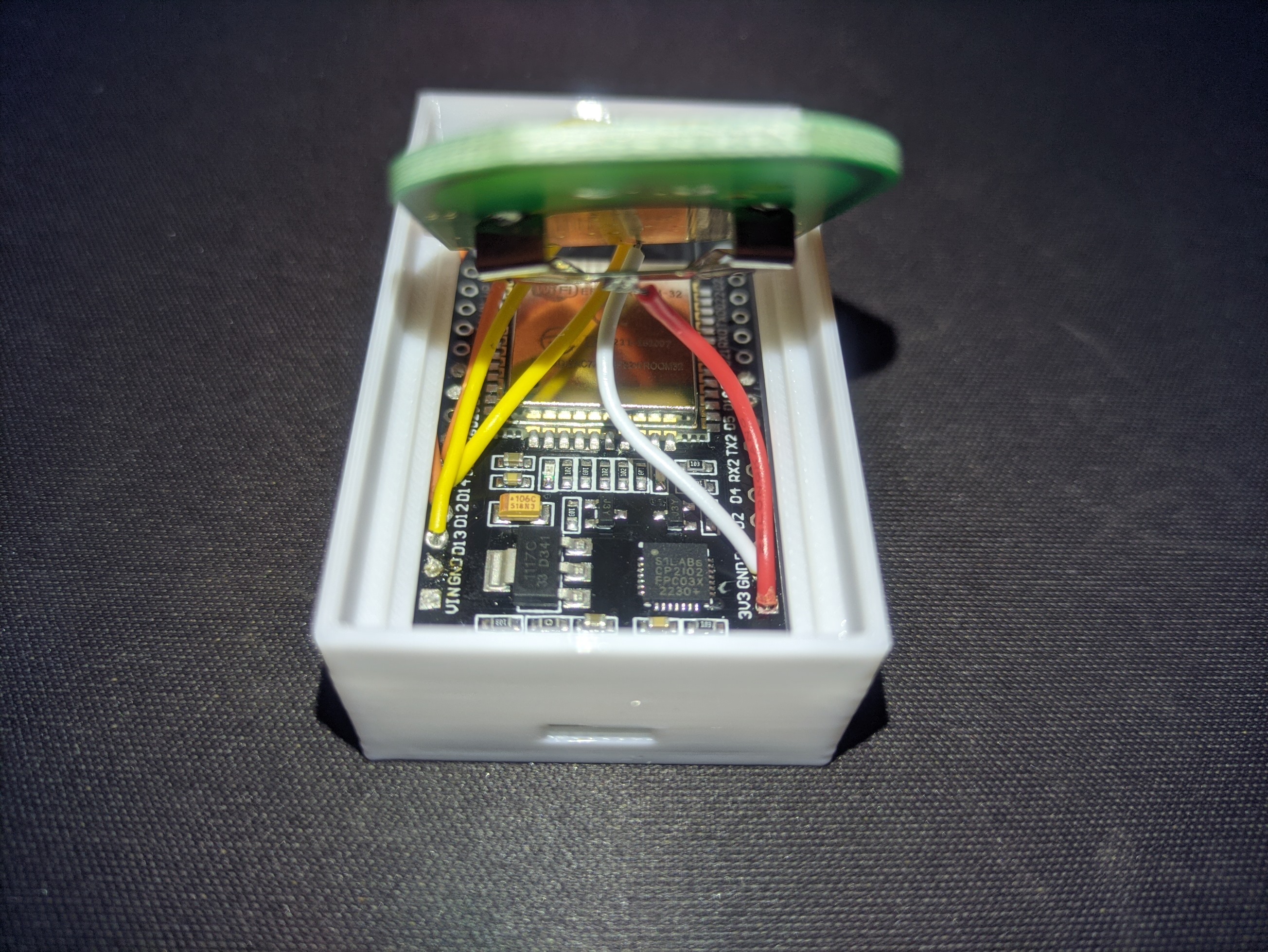 ESP32DevKitv1 ⨯ Somfy Keygo remote case by nzt2afrb5e3y Download