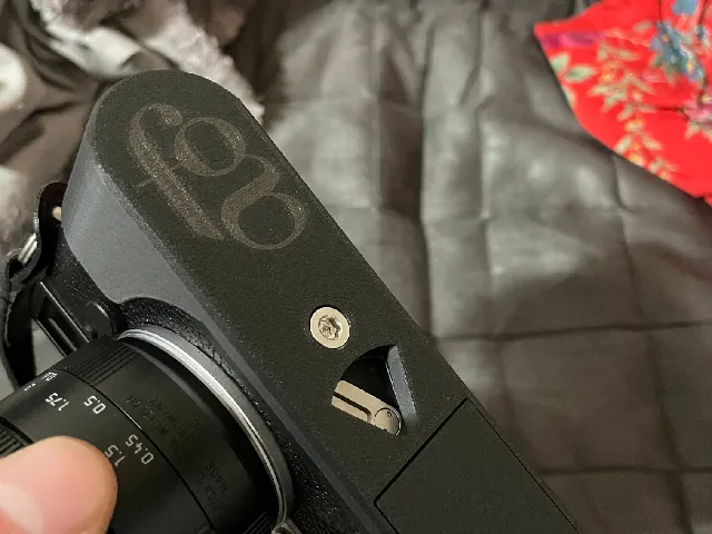 Leica M11P Airtag Grip