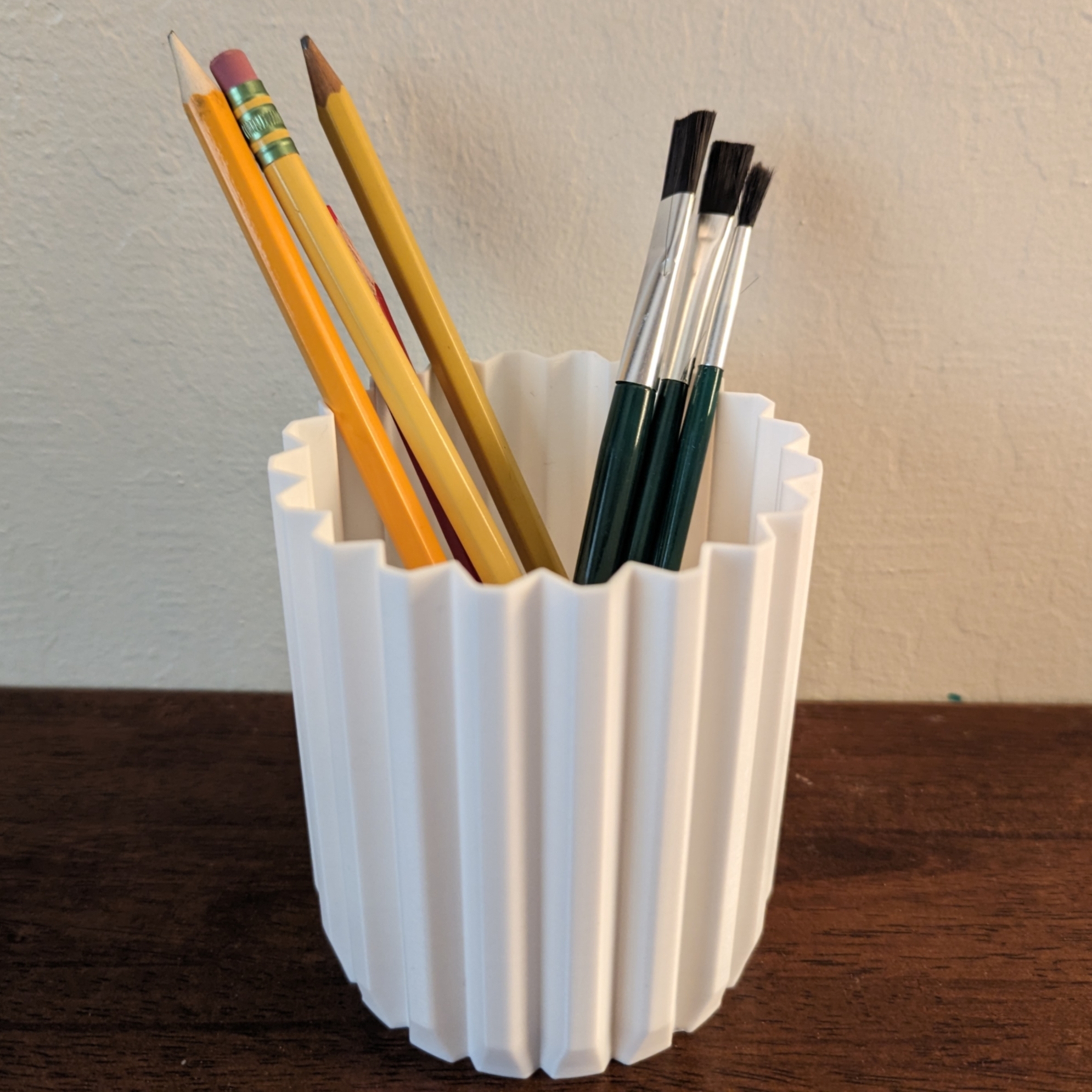 Simple desk organizer