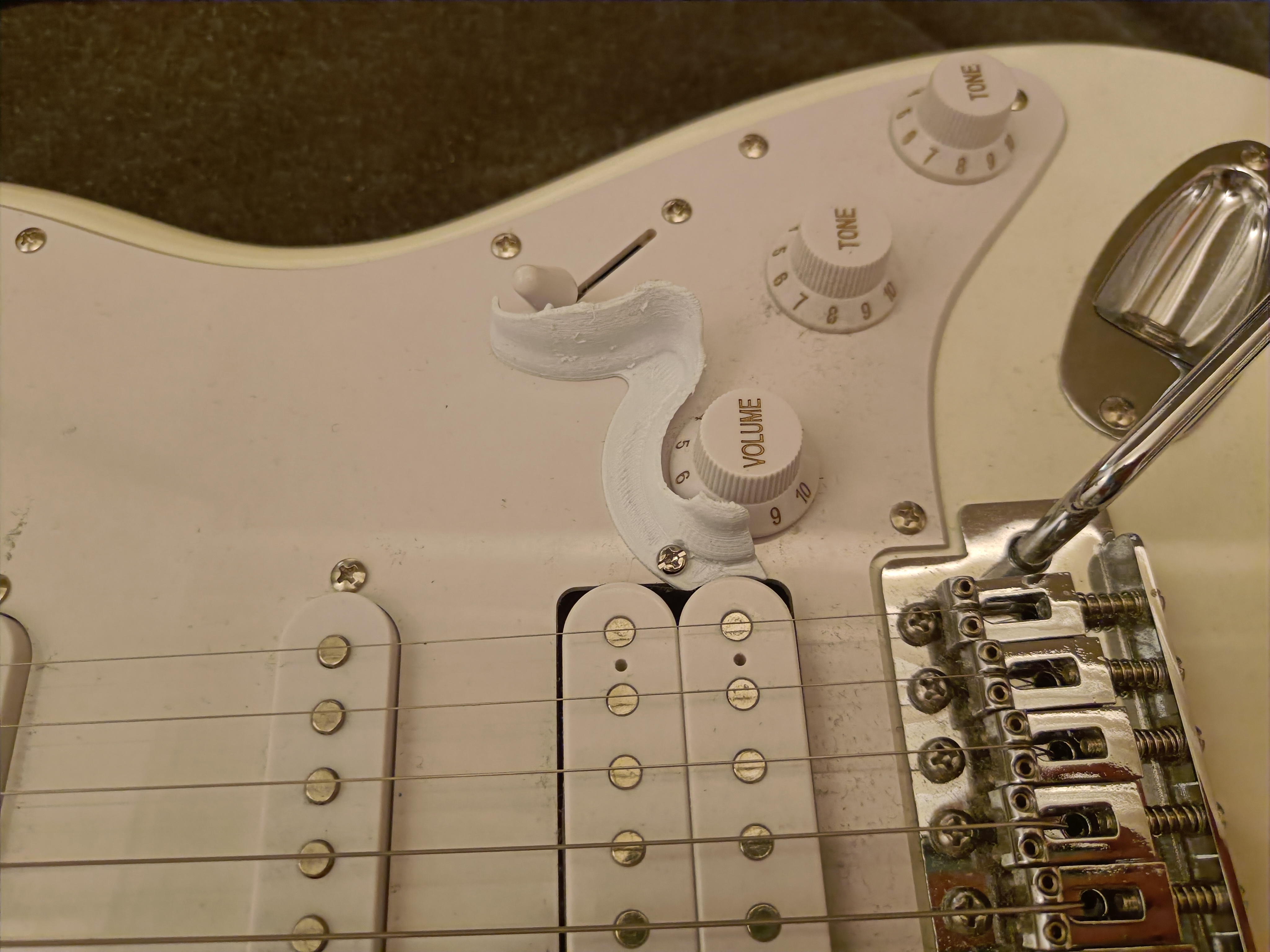 Squier BulletStrat HSS Controls Shield (selector and vol) — miniatura 2