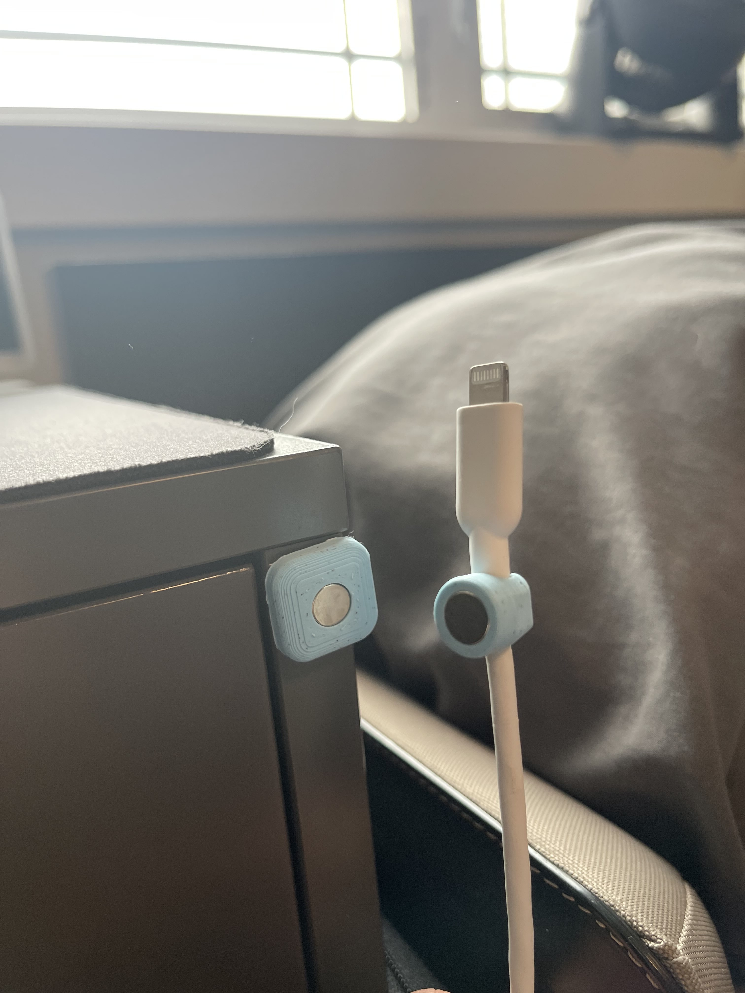 Miniatura 2 do modelo 3D Magnet Cable Holder & Clip