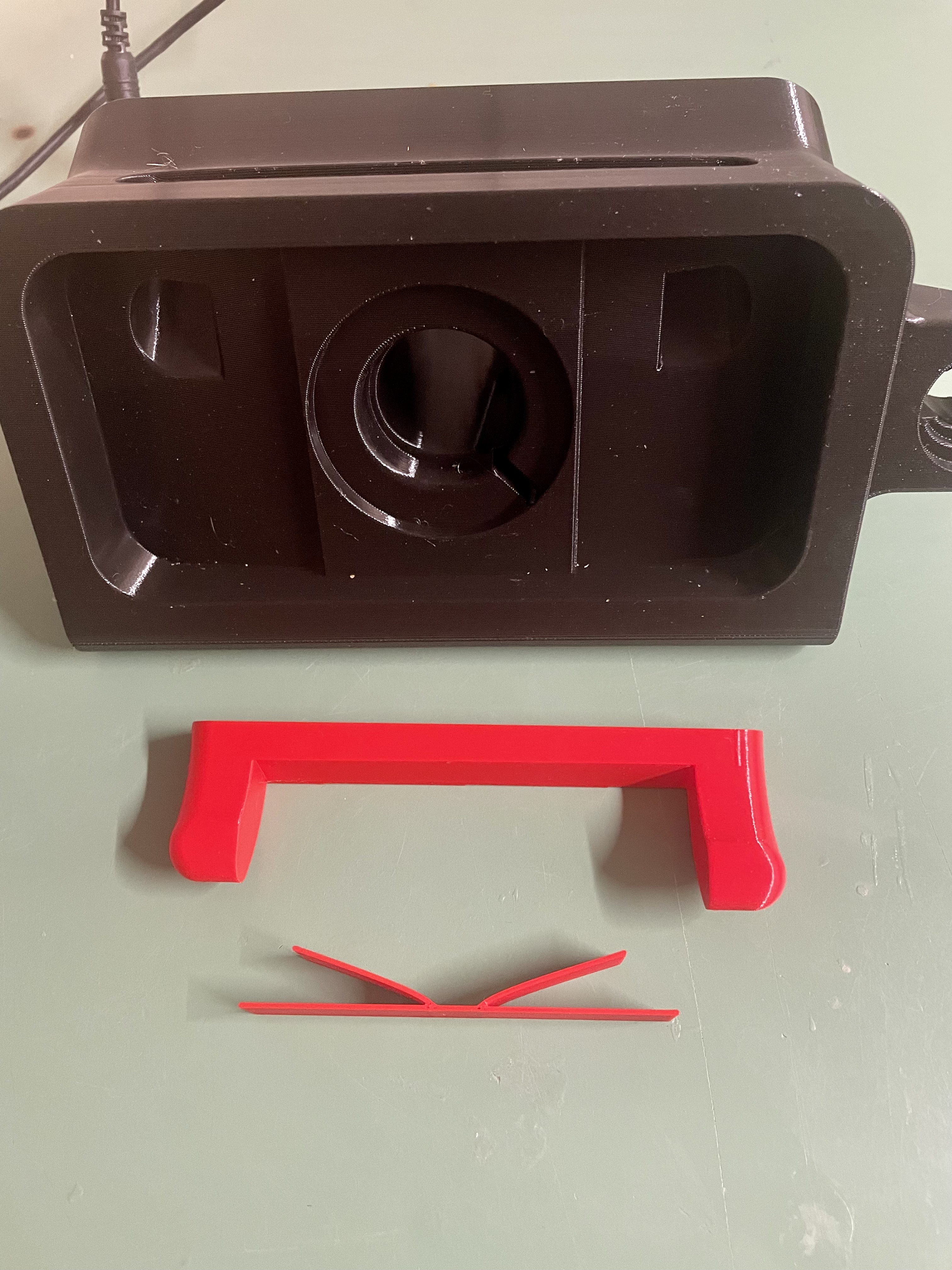 Spring for "Clean iPhone 16 Pro Max Dock + AppleWatch + Case"