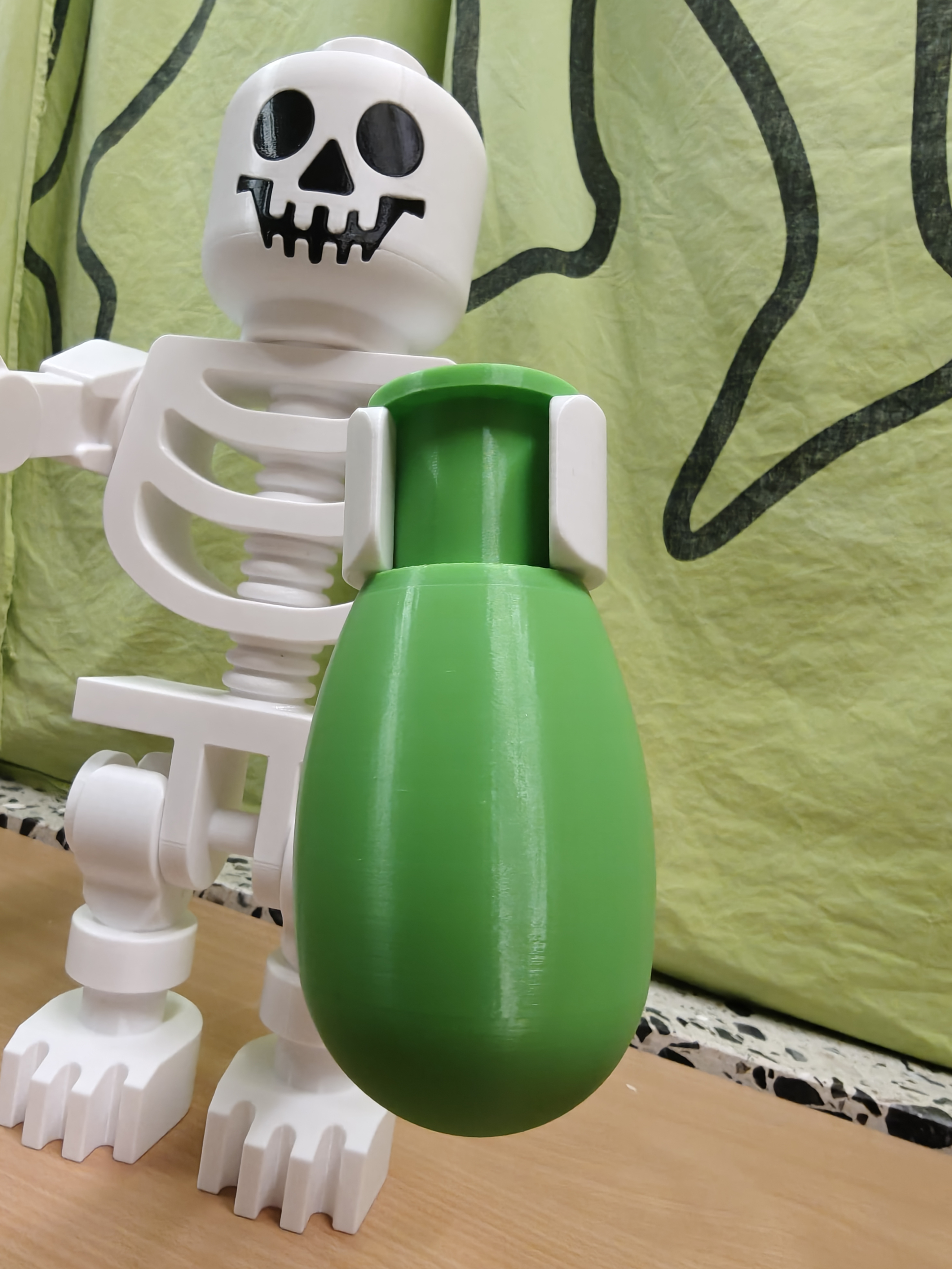 Potion bottle for Mega Brick Skeleton (10:1 scale)