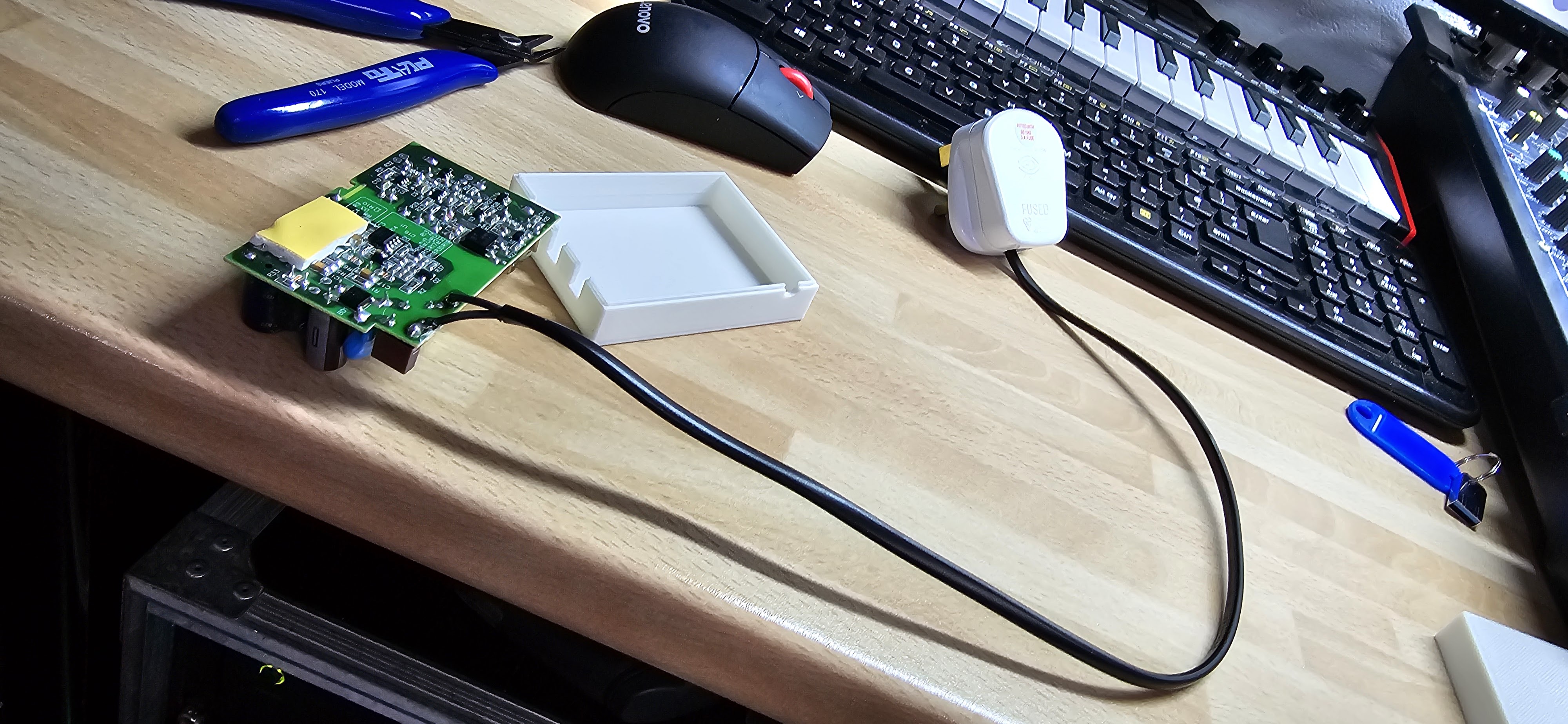 USB Charger Case by Chris Frenzel | Download free STL model ...