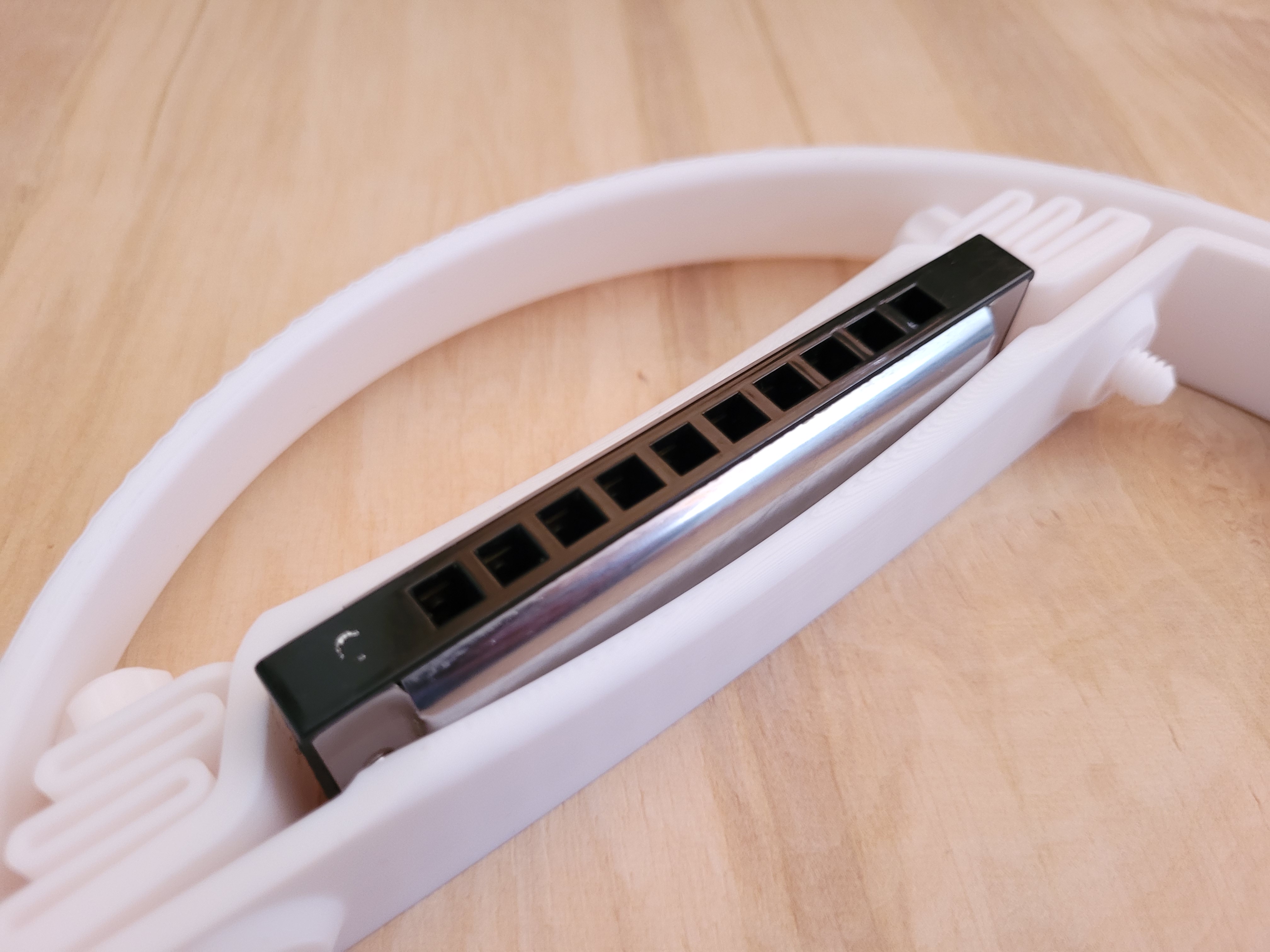 Miniatura 15 do modelo 3D Harmonica holder