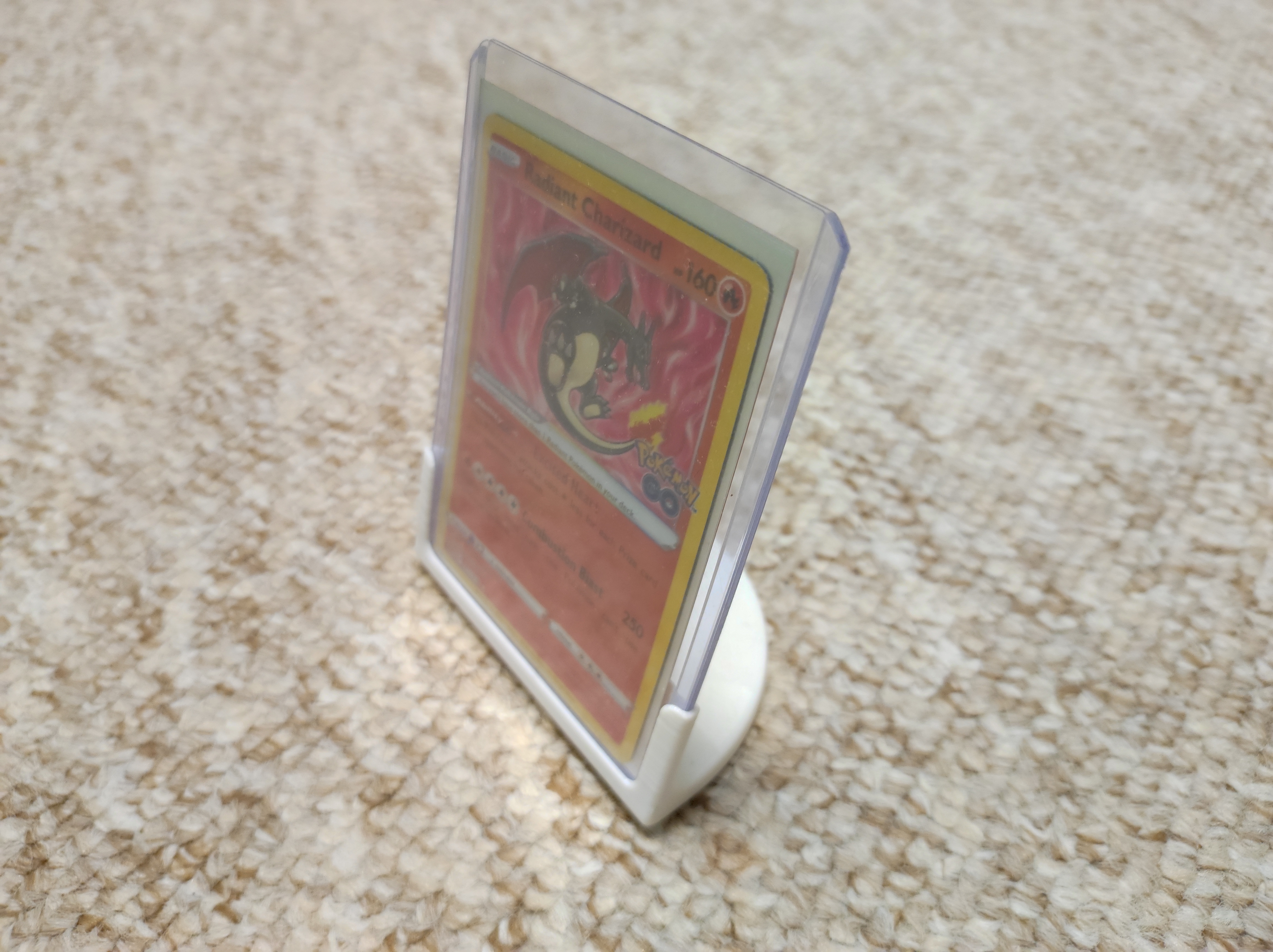 Stojánek na pokémon kartu --- Pokemon card stand