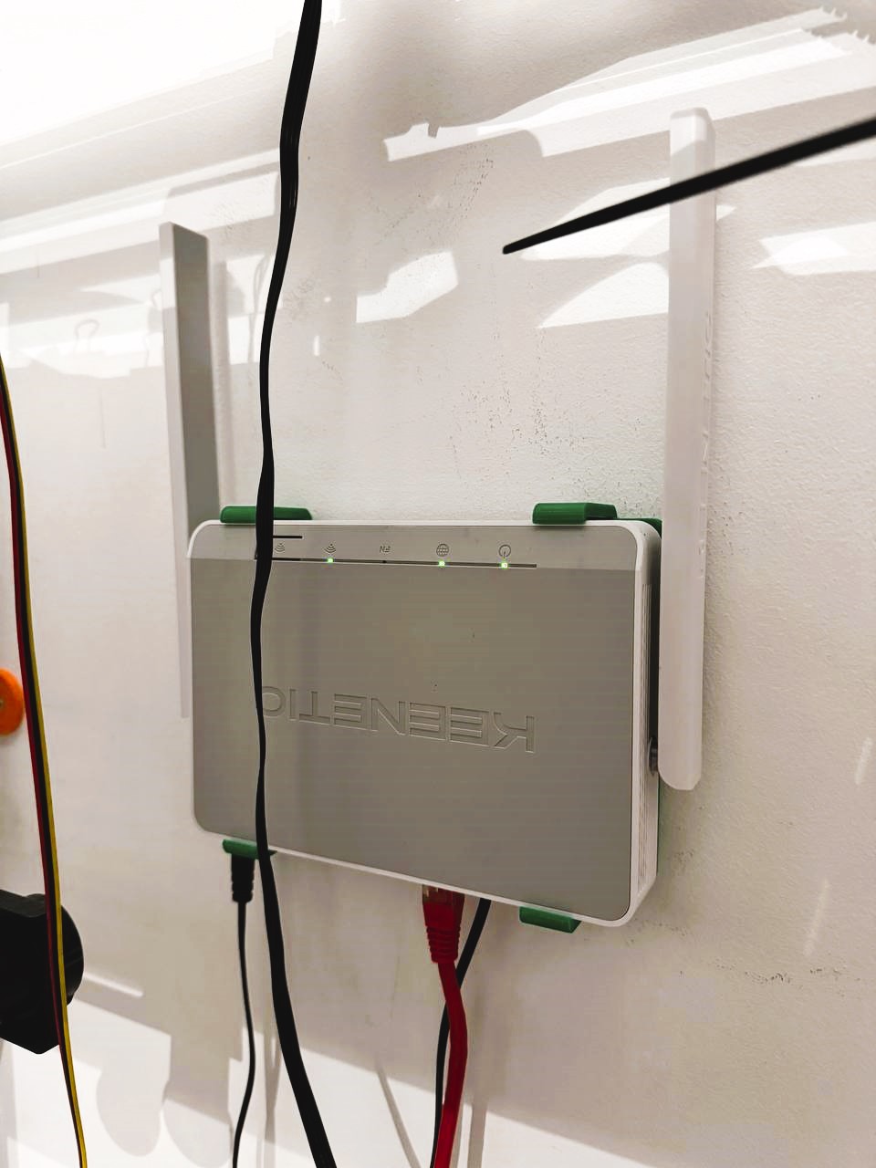 Keenetic DSL KN-2010 Wi-Fi Router wall-mount by Sanzhar Axani ...