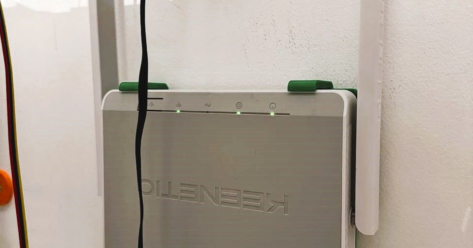 Keenetic DSL KN-2010 Wi-Fi Router wall-mount by Sanzhar Axani ...