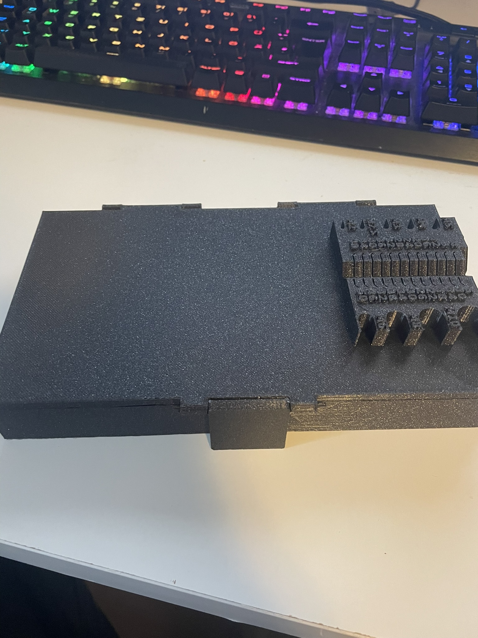 Screwbox and measurement tool