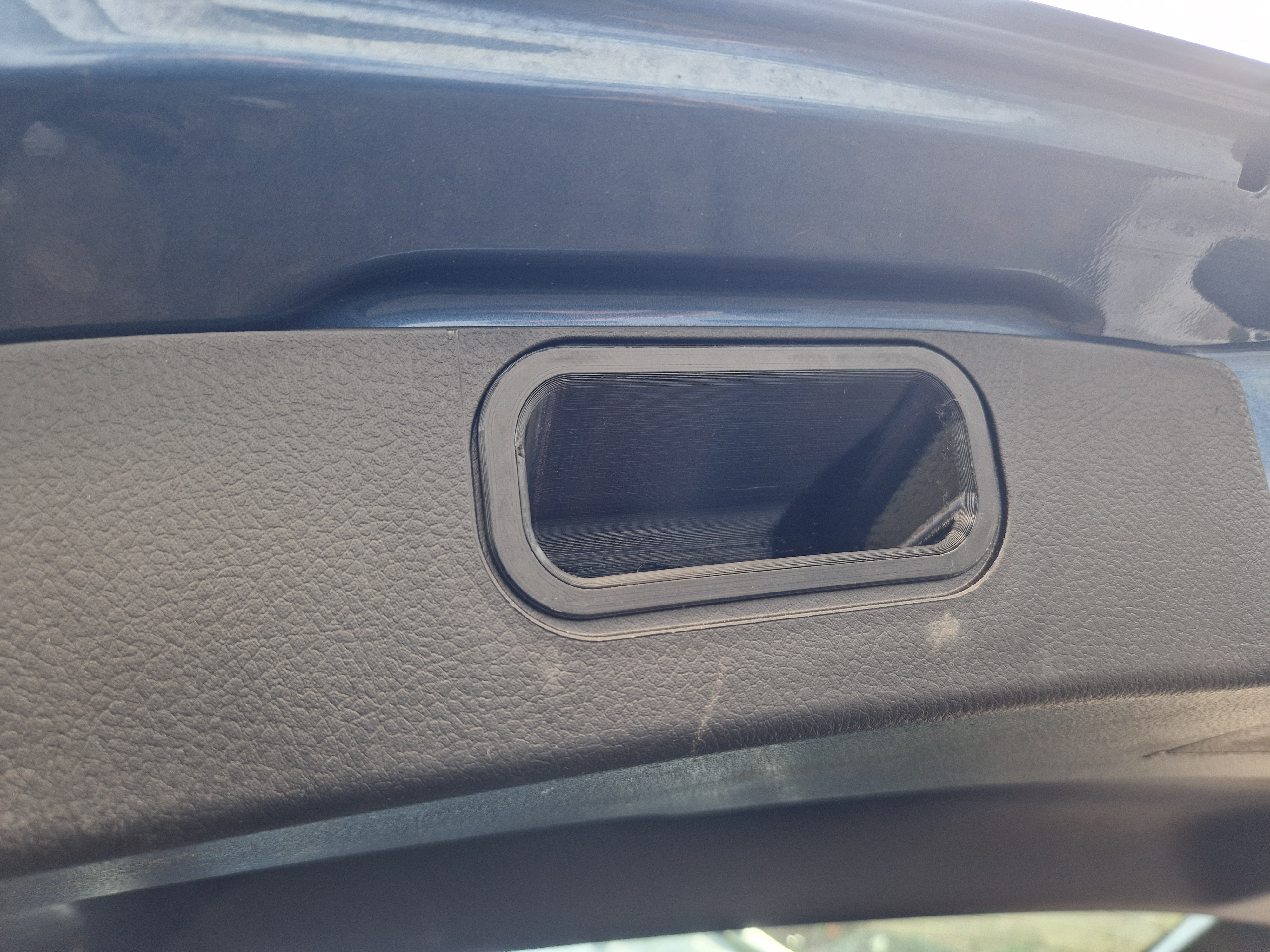Tailgate Handle Cover for Toyota Auris hybrid: Functionality Meets Elegance!