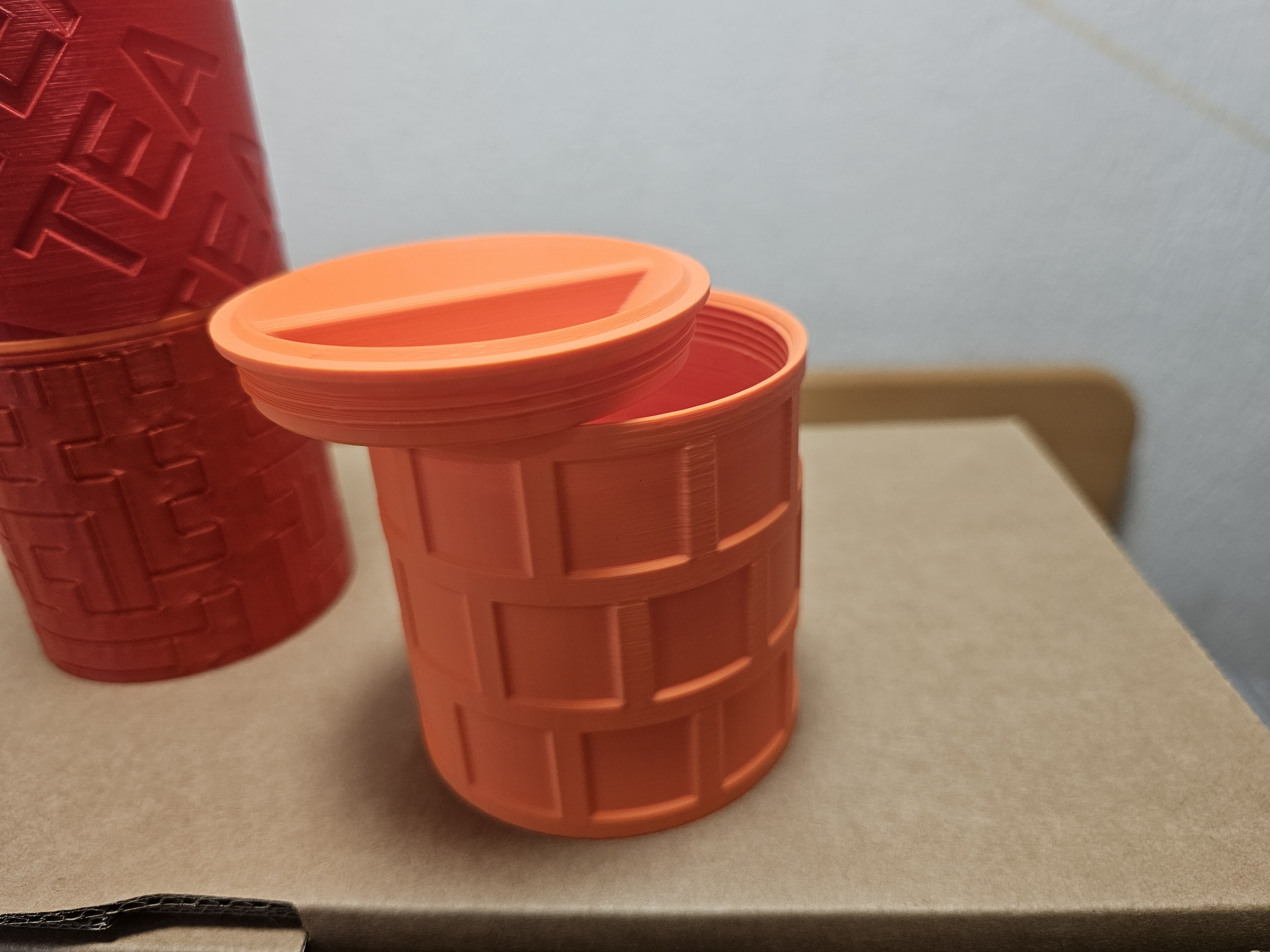 Miniatura 3 do modelo 3D Stackable small decorative screwtop containers