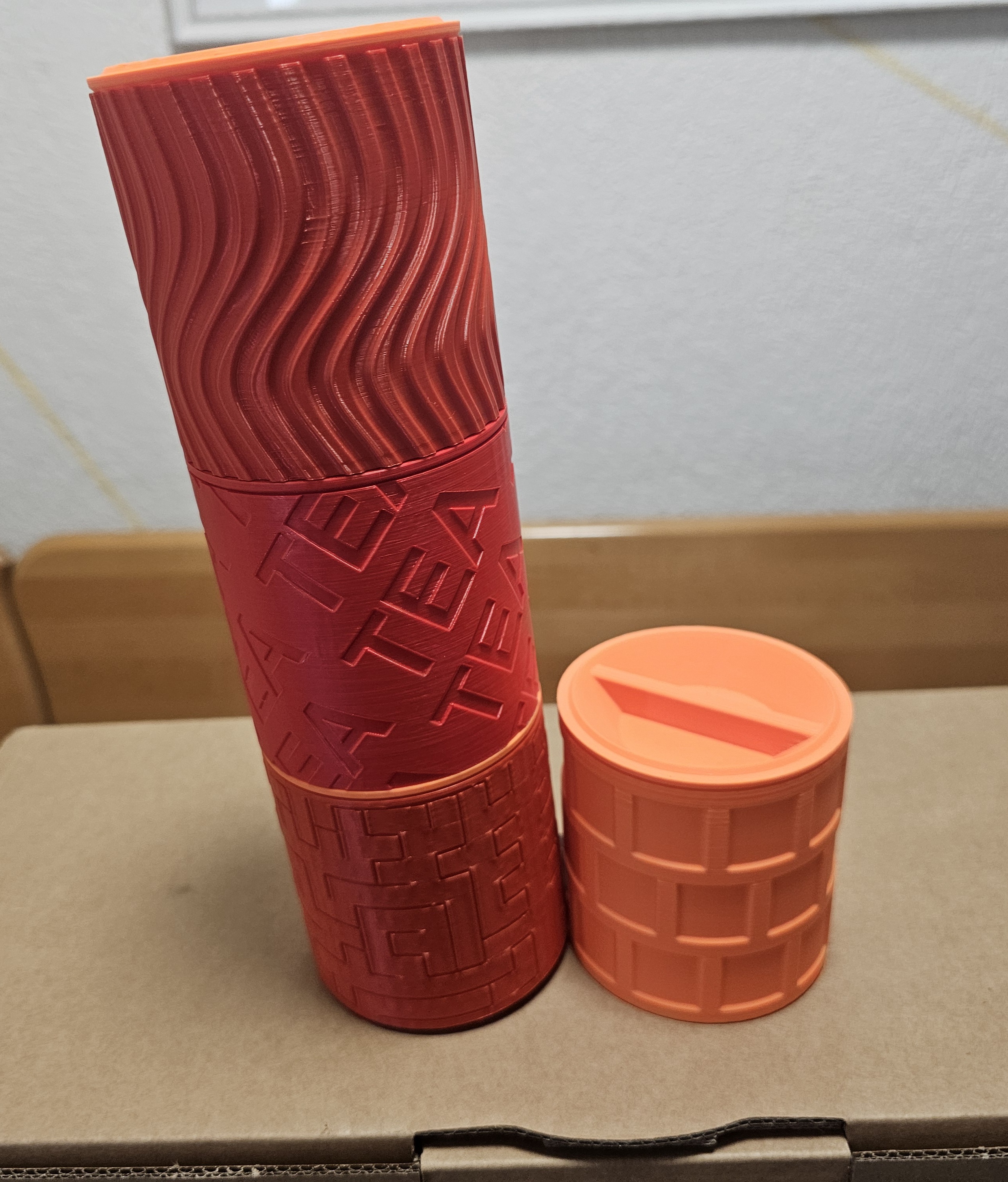 Miniatura 2 do modelo 3D Stackable small decorative screwtop containers