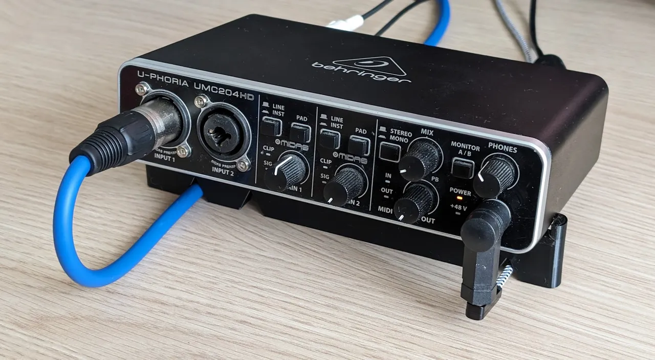 Stand for Behringer U-Phoria UMC204HD by BitScout | Download