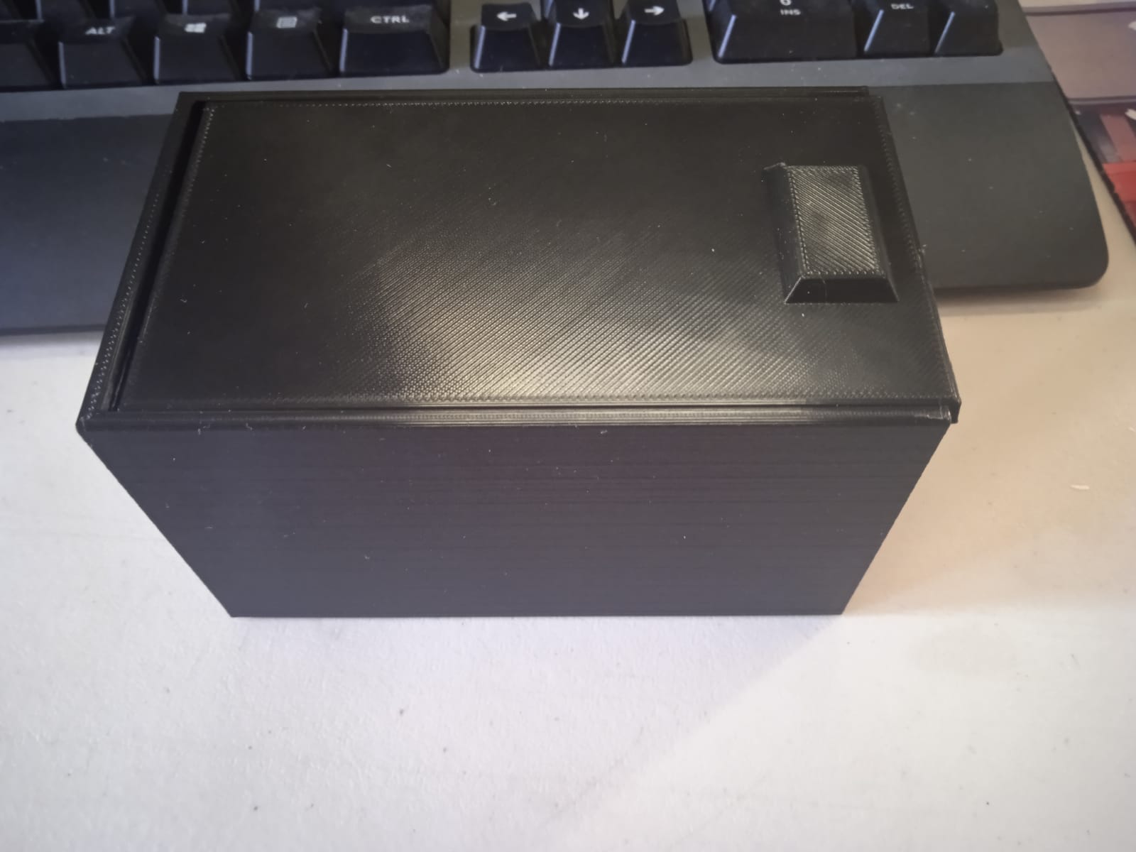 Puzzle box that uses gravity