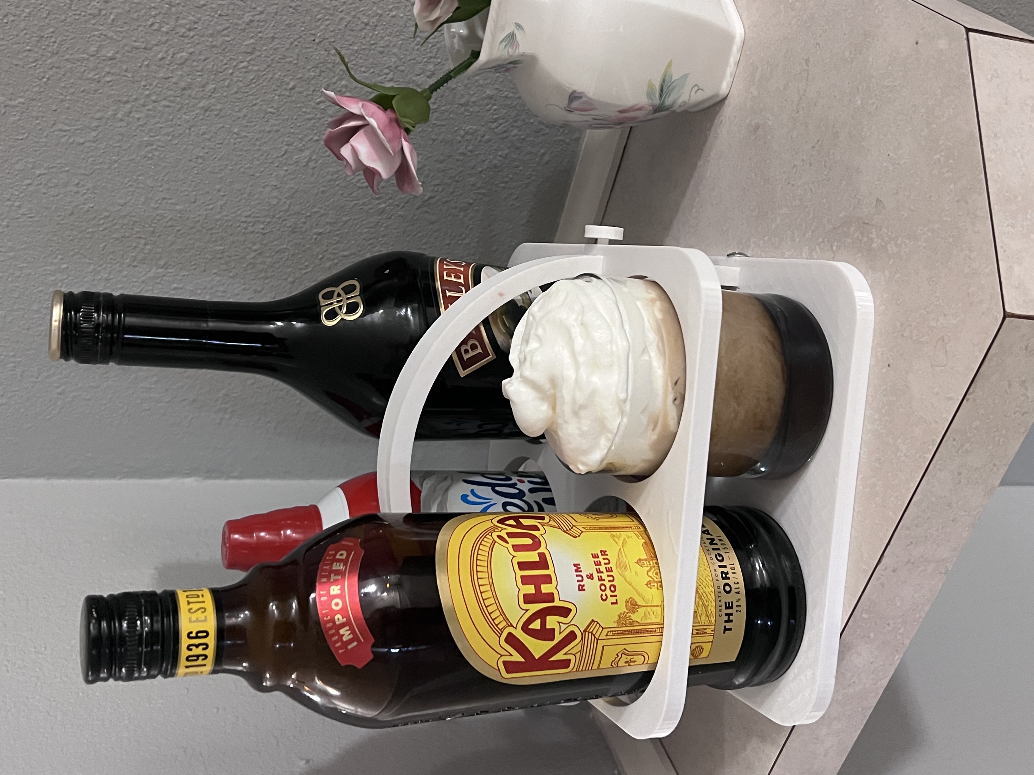 Adjustable ergonomic drink (coffee)  cup carrier