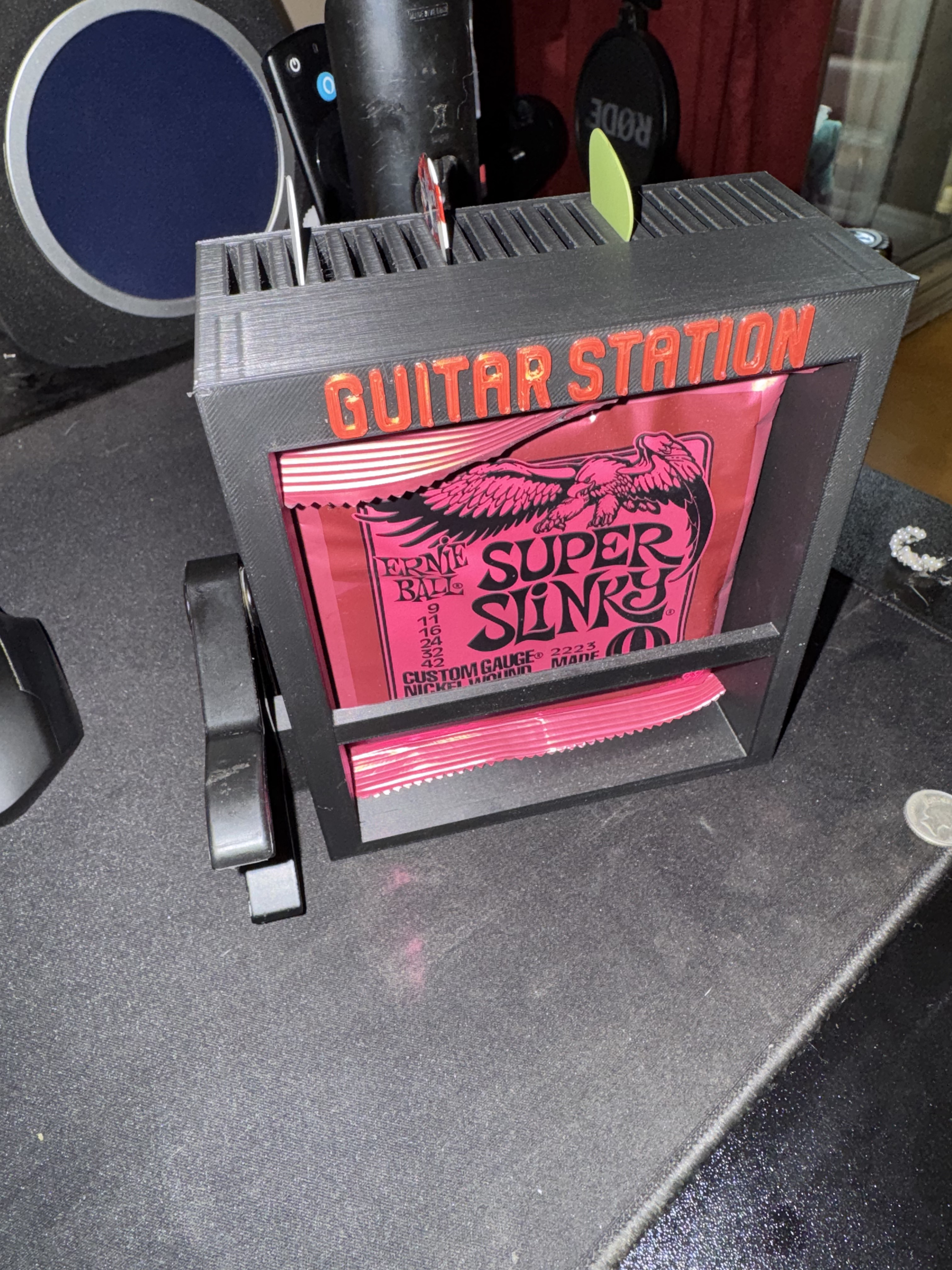 Guitar Station - capo/strings/plectrum
