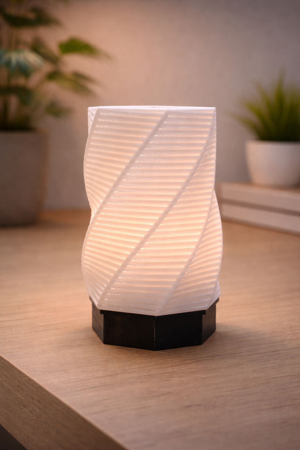 Lumetri HexTwist - LED lamp shade + stand