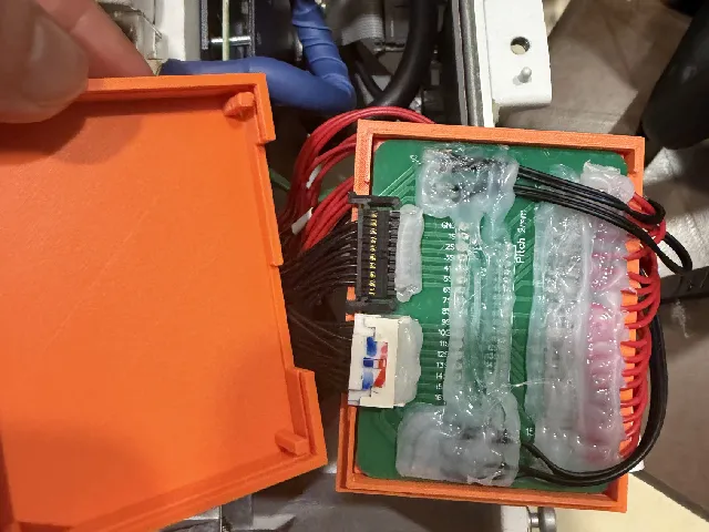 Snap-fit case for 16S balance lead adapter PCB from NKON (16S, 80×60 mm, LUNA2000 → BMS)