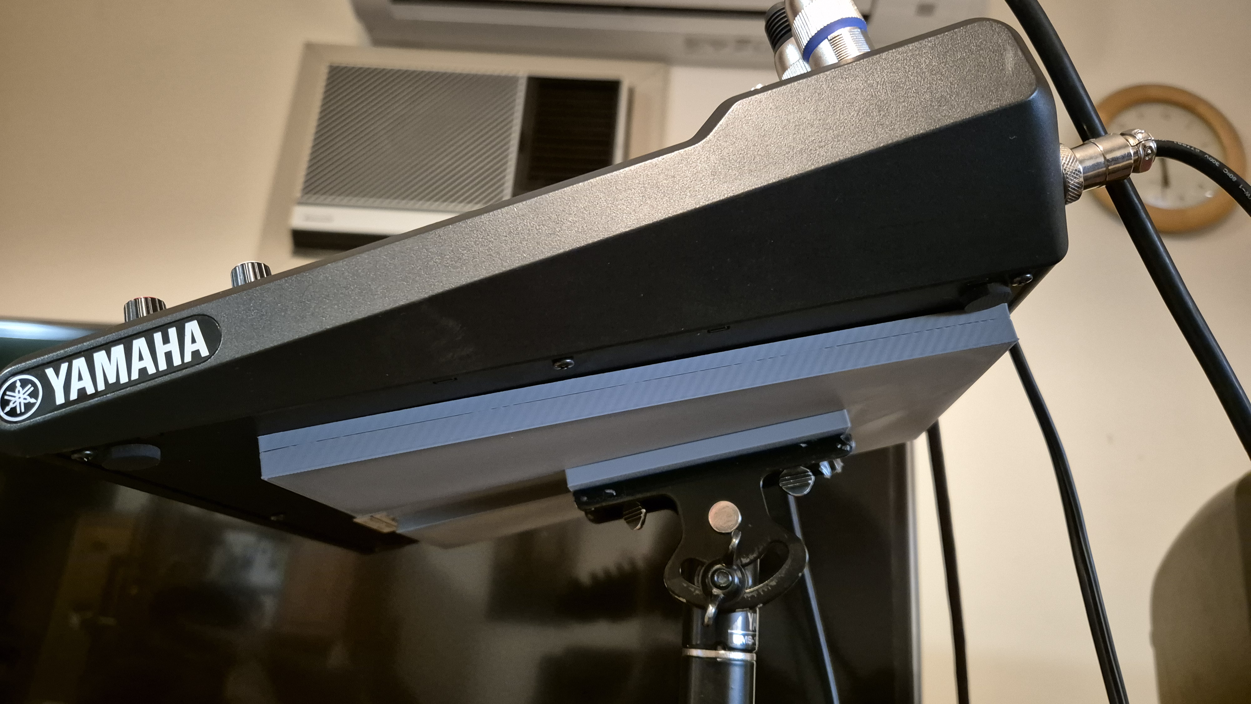 Yamaha MG10XU Mixer and BMS-10A mic stand adaptor easy attach and release mechanism