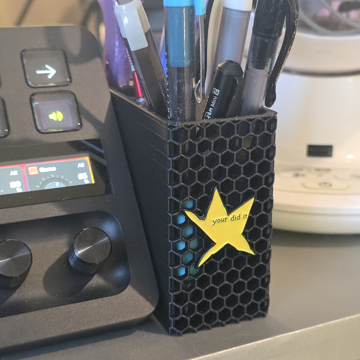 Honeycomb pen holder
