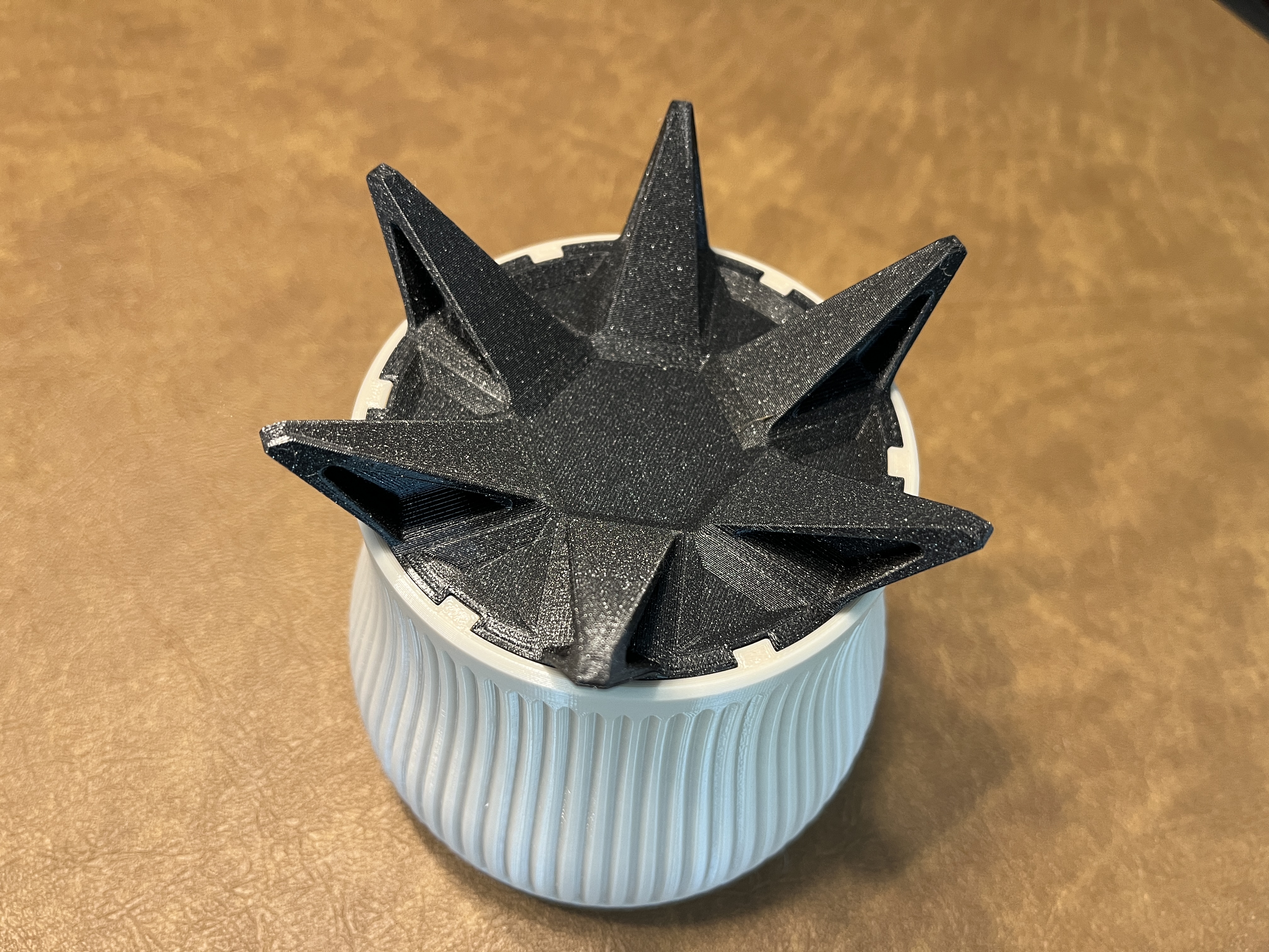 Miniatura 3 do modelo 3D Planter with legs
