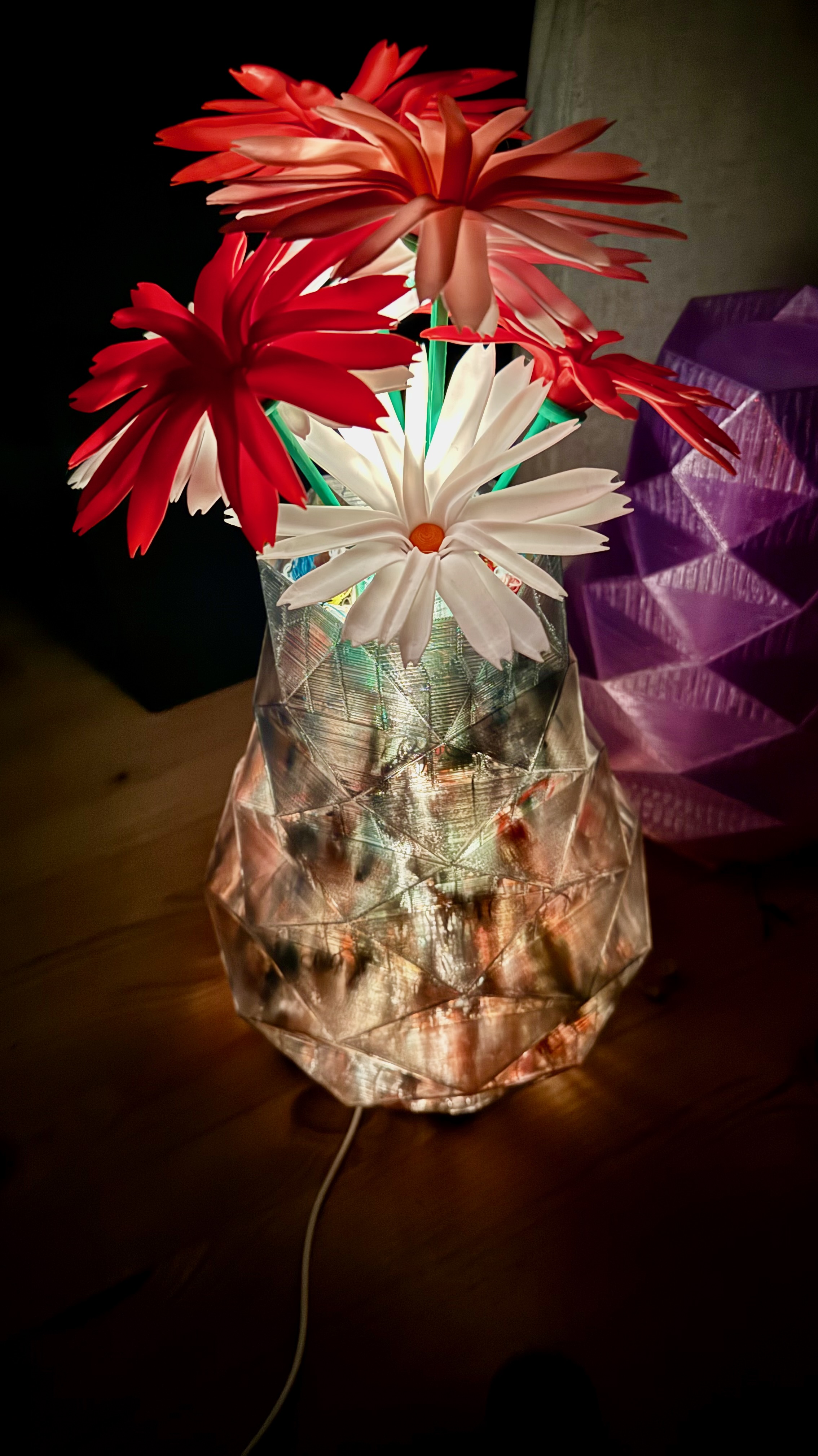 Poop effect LED vase for flowers - Low Poly