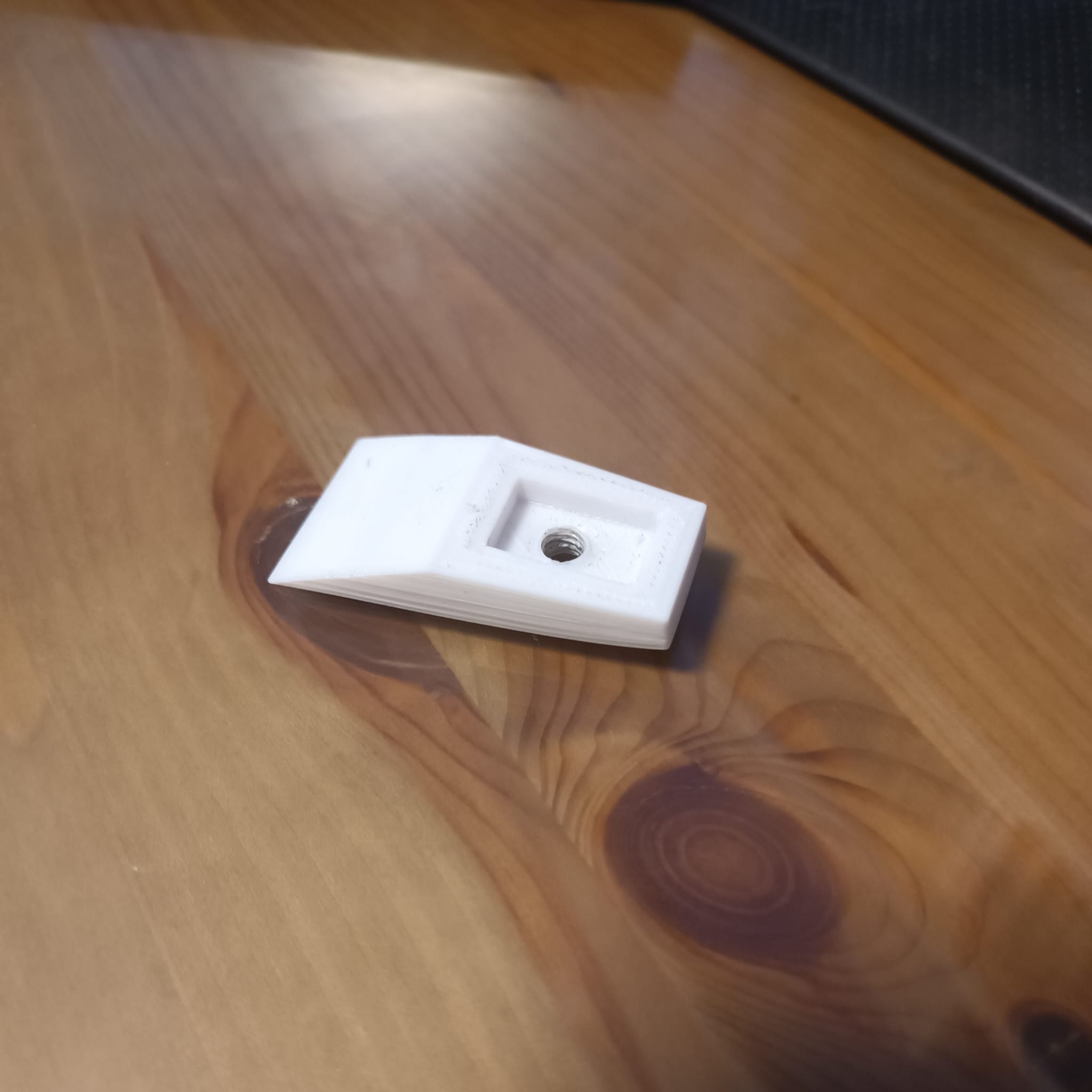 Hitch for asus monitor