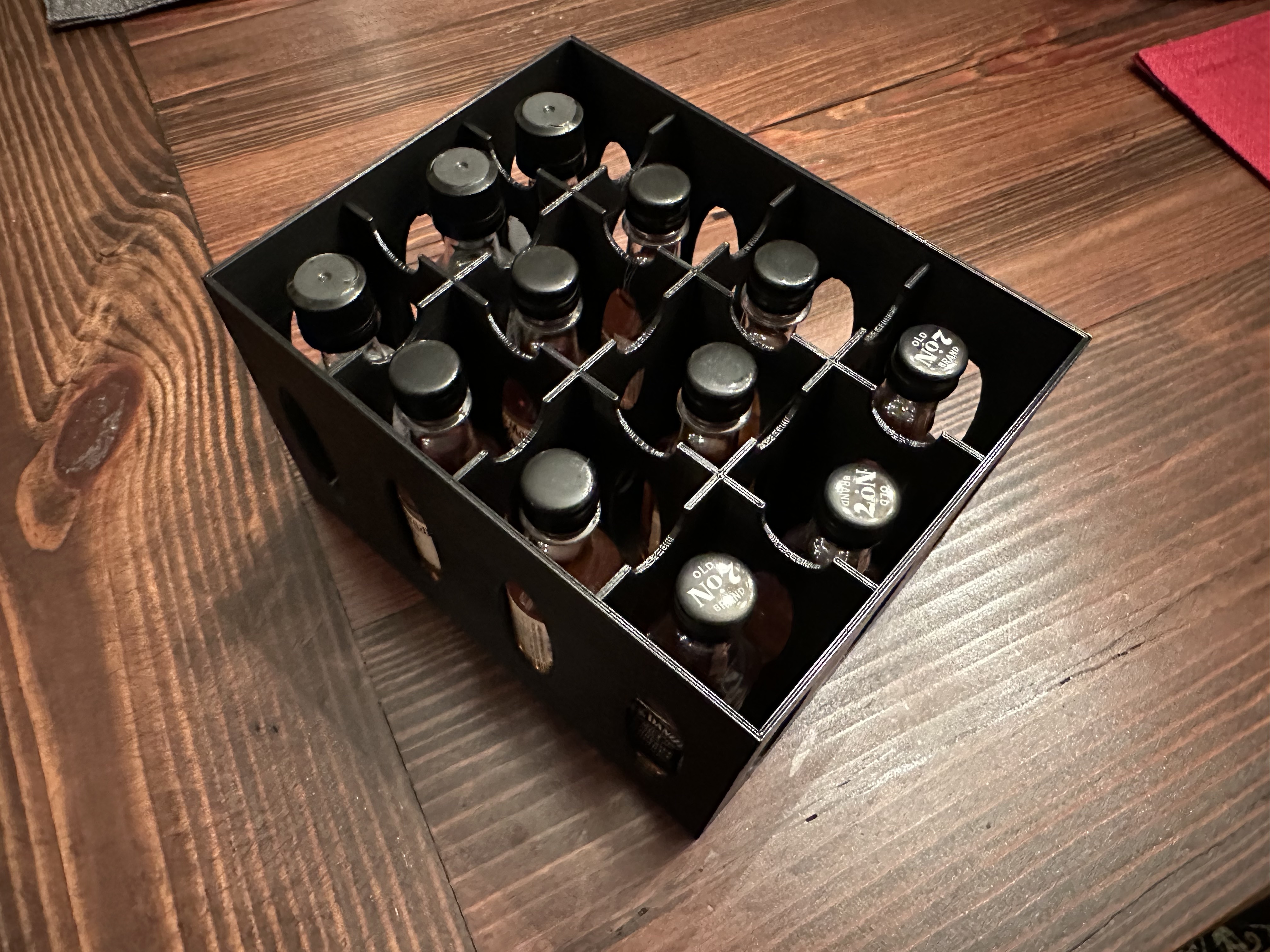 Miniatura 2 do modelo 3D Mini Bottle Holder