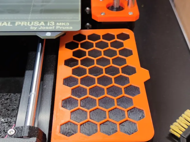 Honeycomb lid for side drawer