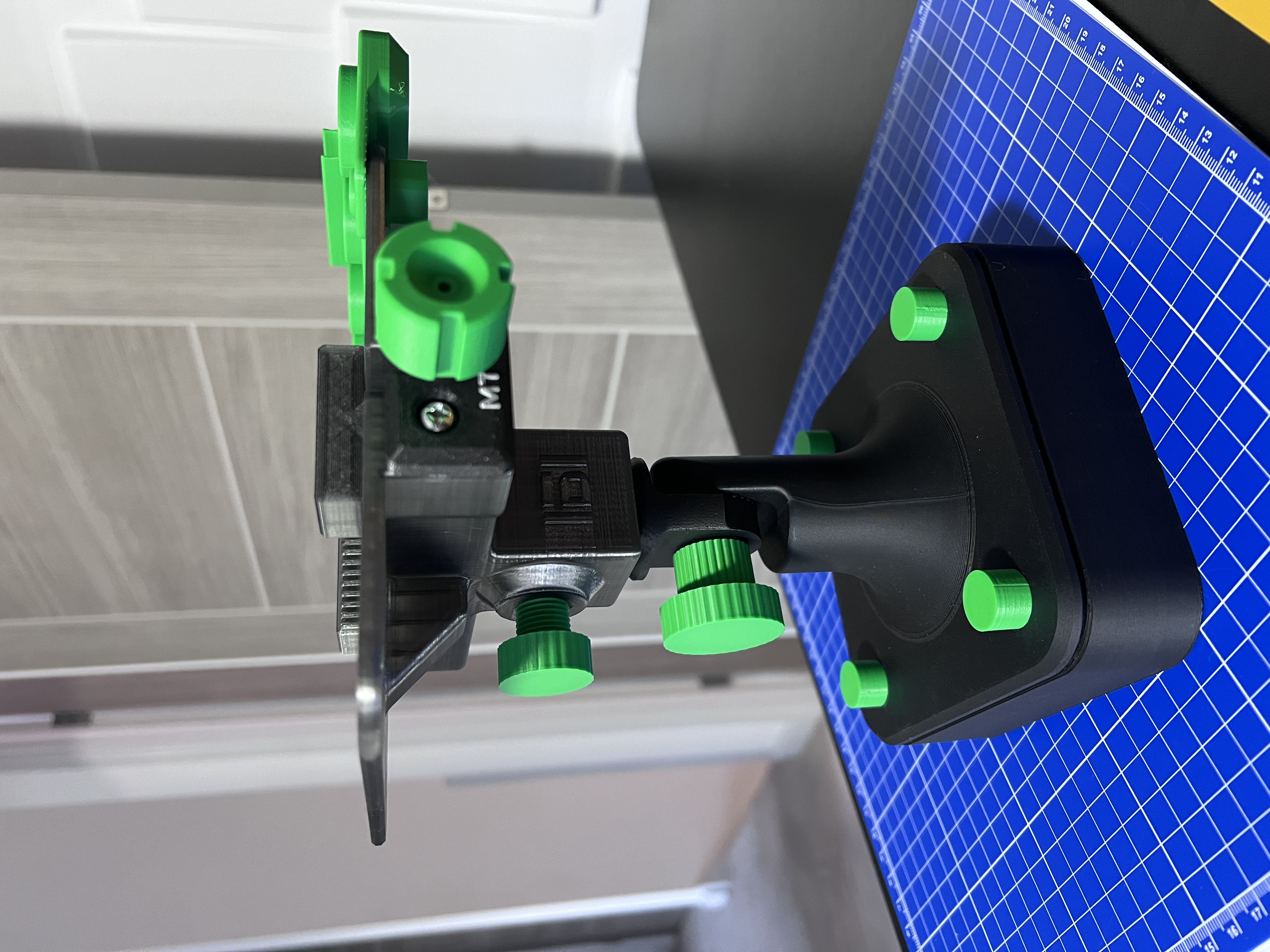 MT VICE - ROTATE & TILT MODEL PAINTING VICE