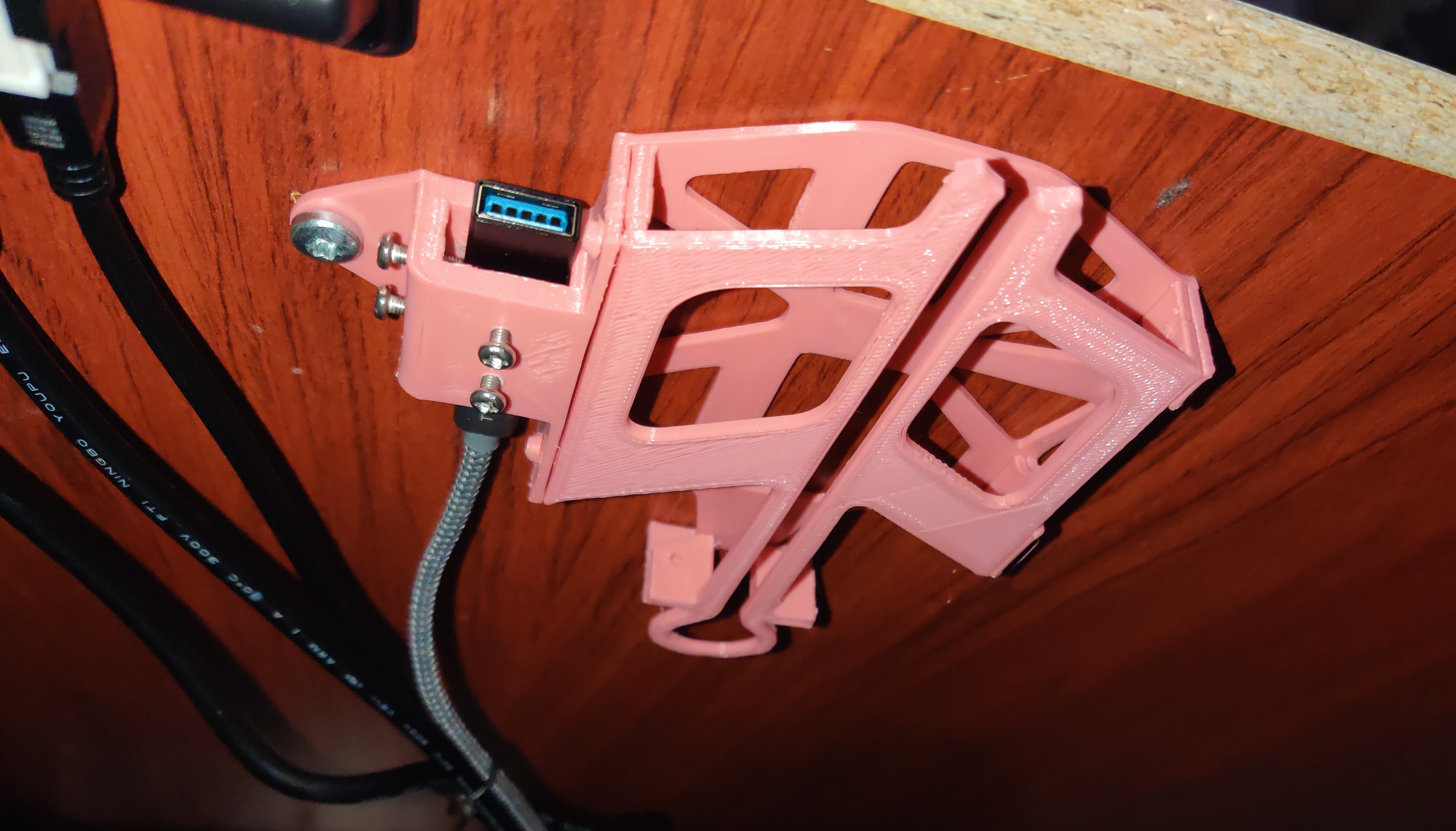 Under Desk 2.5" SSD/HDD Slot with cable route