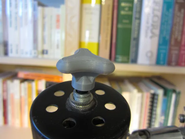 Finger-friendly knob for lightswitch
