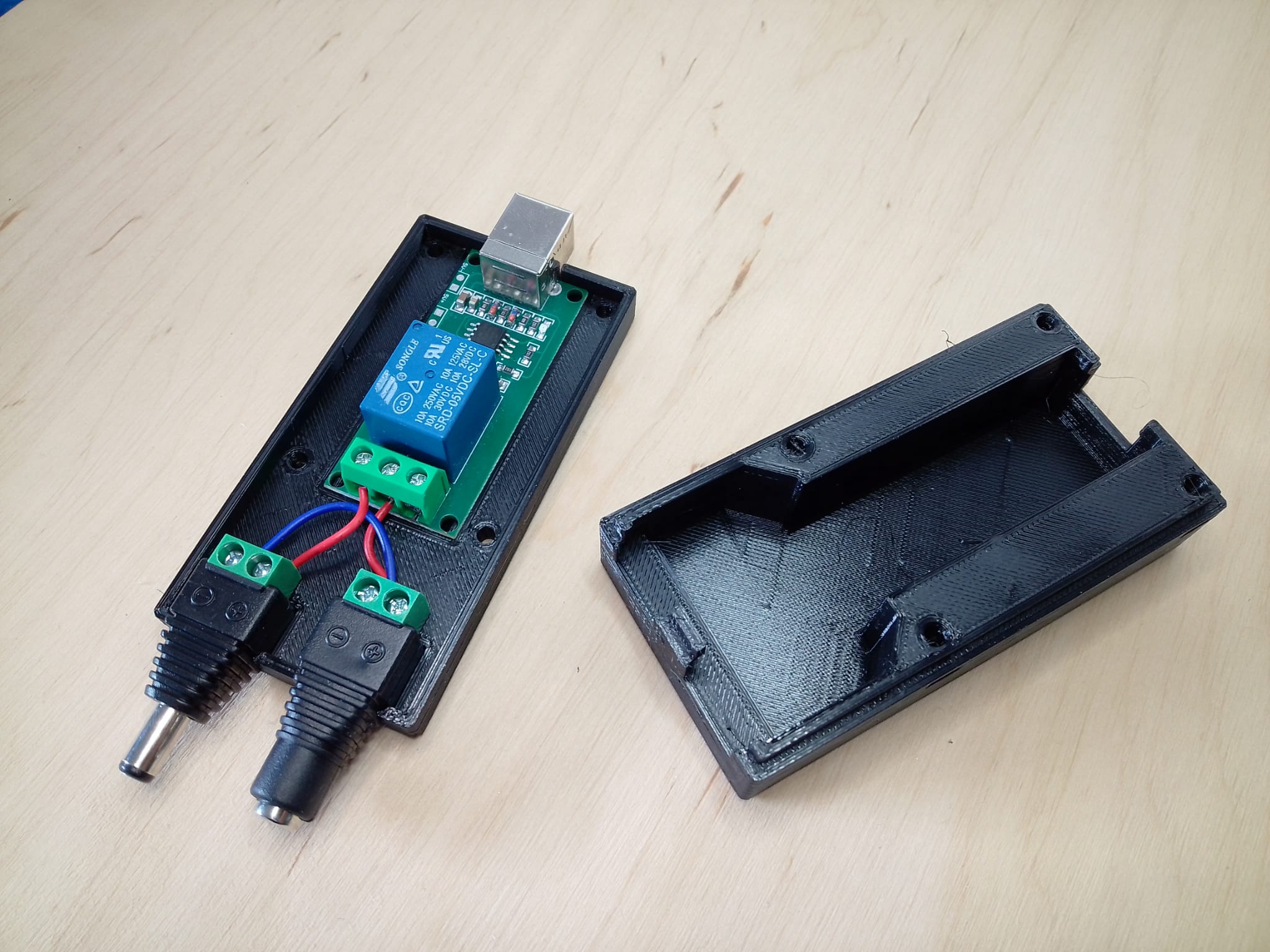 Case for 1-channel USB relay by DeeDee | Download free STL model ...