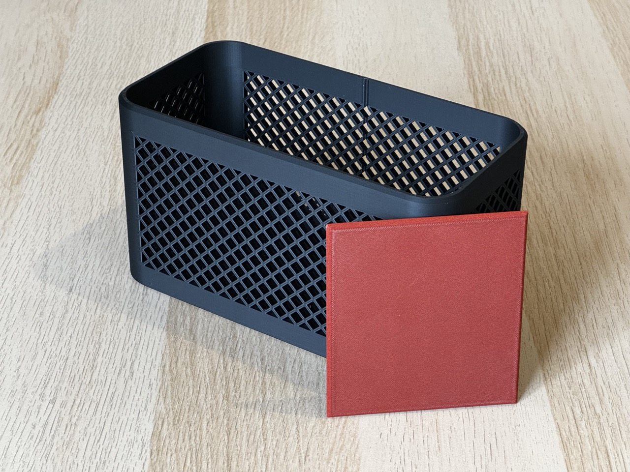 Miniatura 2 do modelo 3D organiser with grid pattern and removable separator