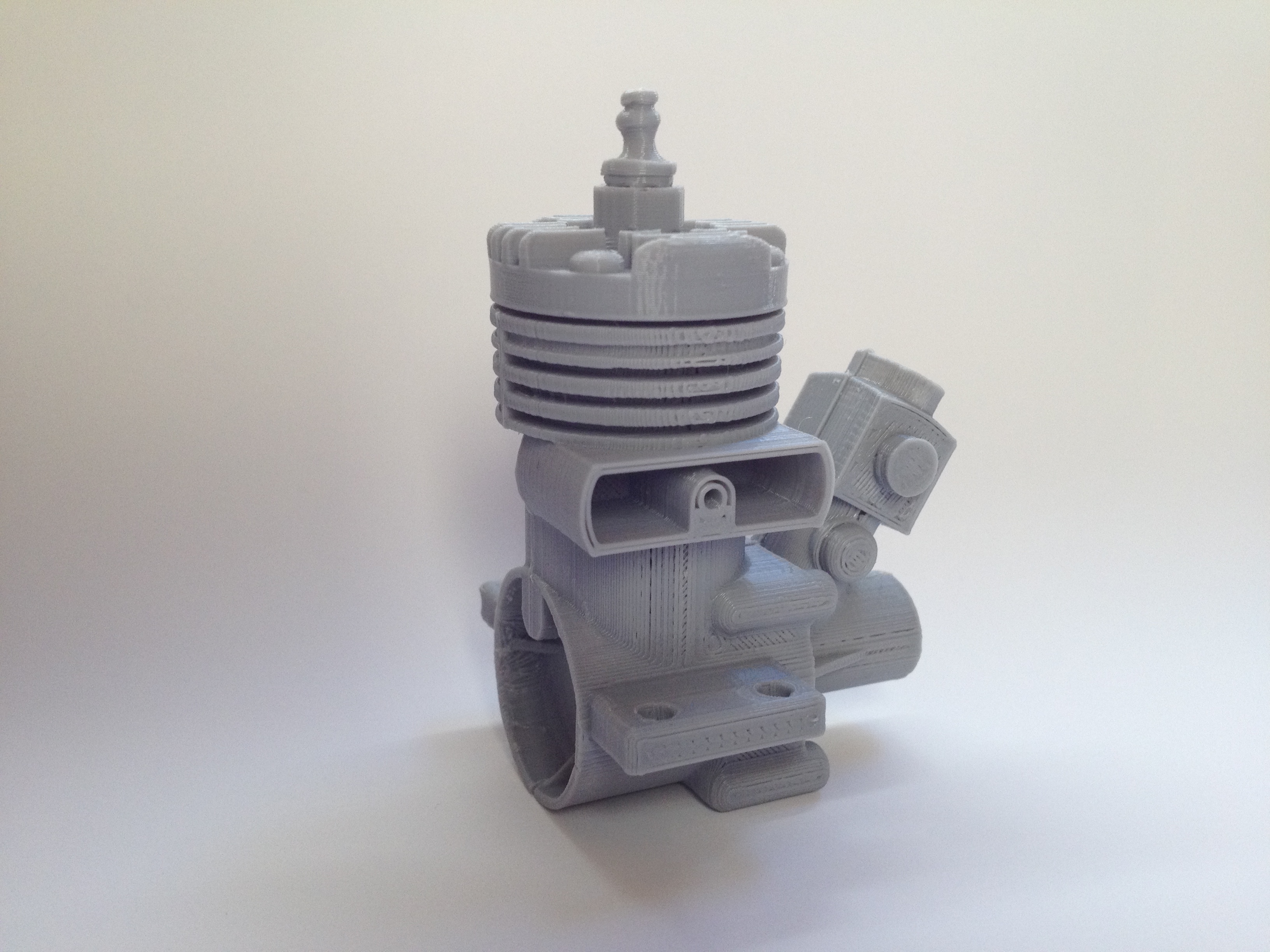Archivo STL Maqueta motor RC gasolina 🚗・Objeto imprimible en 3D para  descargar・Cults