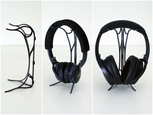 Simple headphone stand