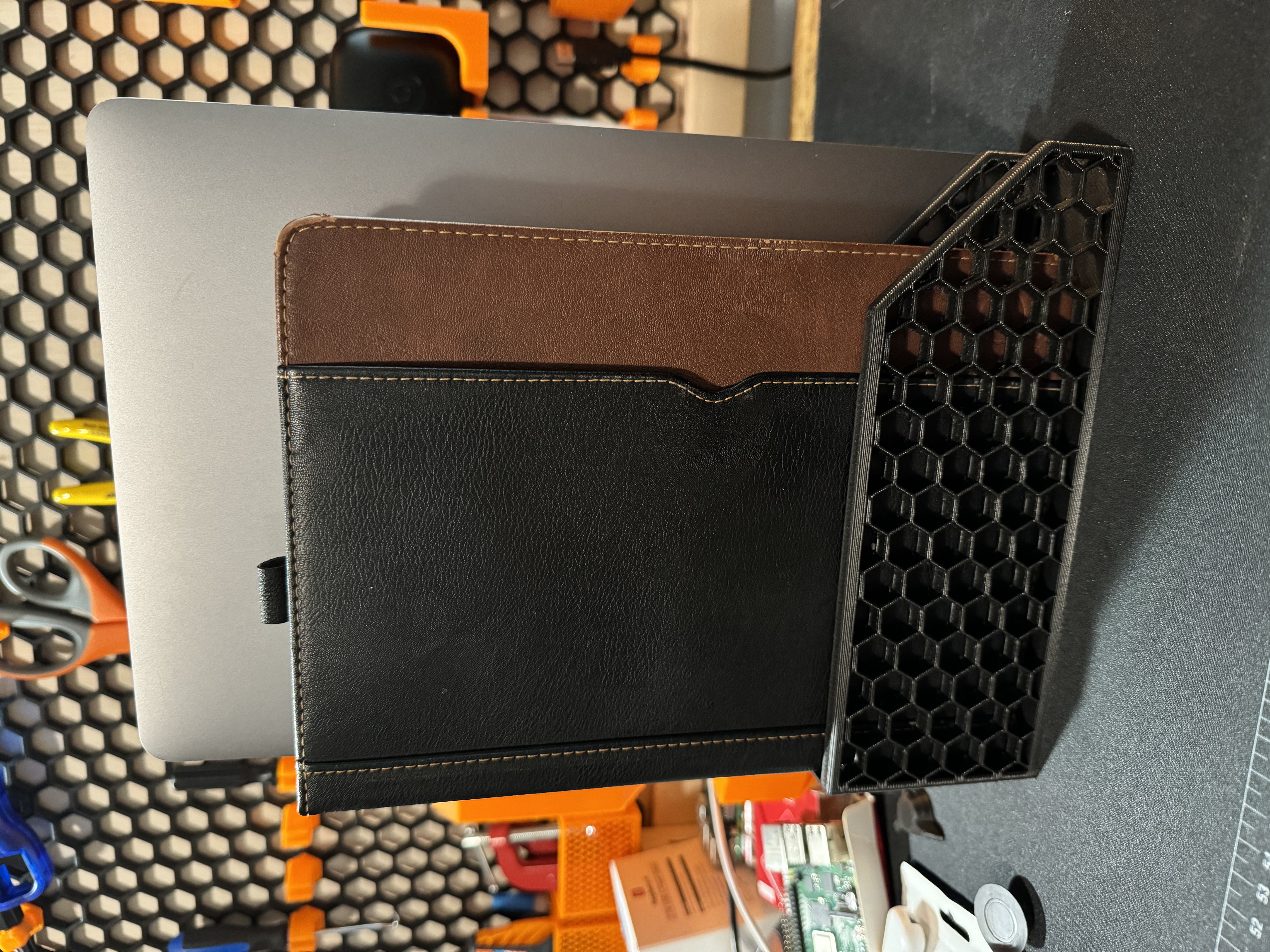iPad and MacBook Stand