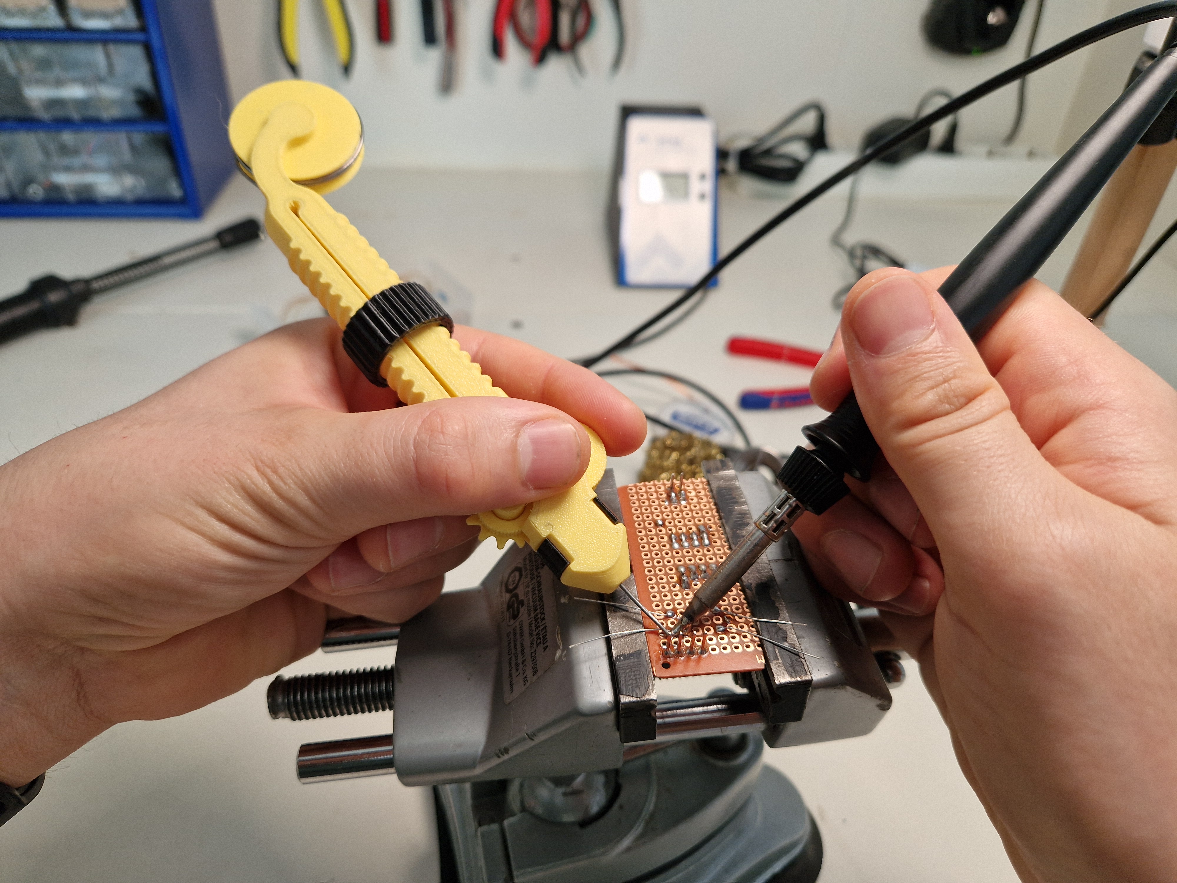 Solder Scroll - Ergonomic, Adjustable Solder Tool — miniatura 5