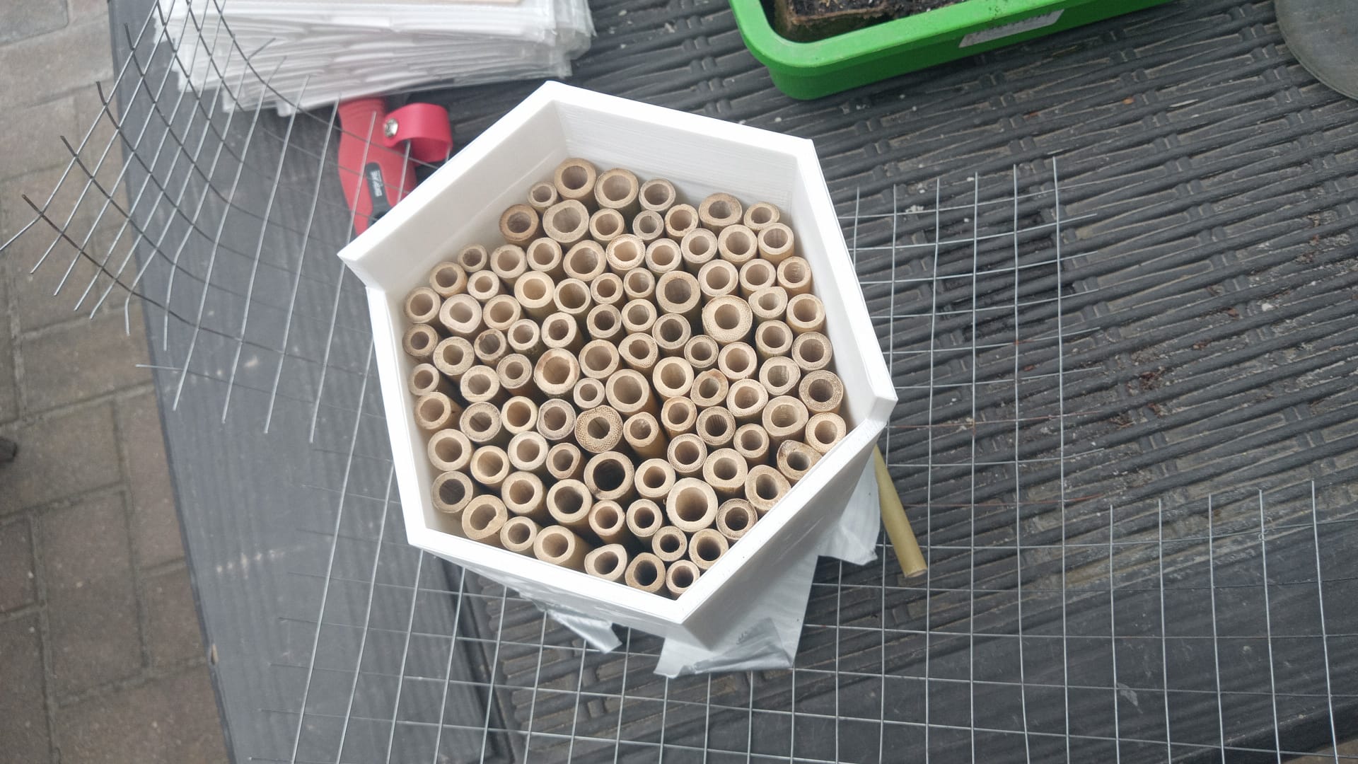 Miniatura 2 do modelo 3D Bee Hive