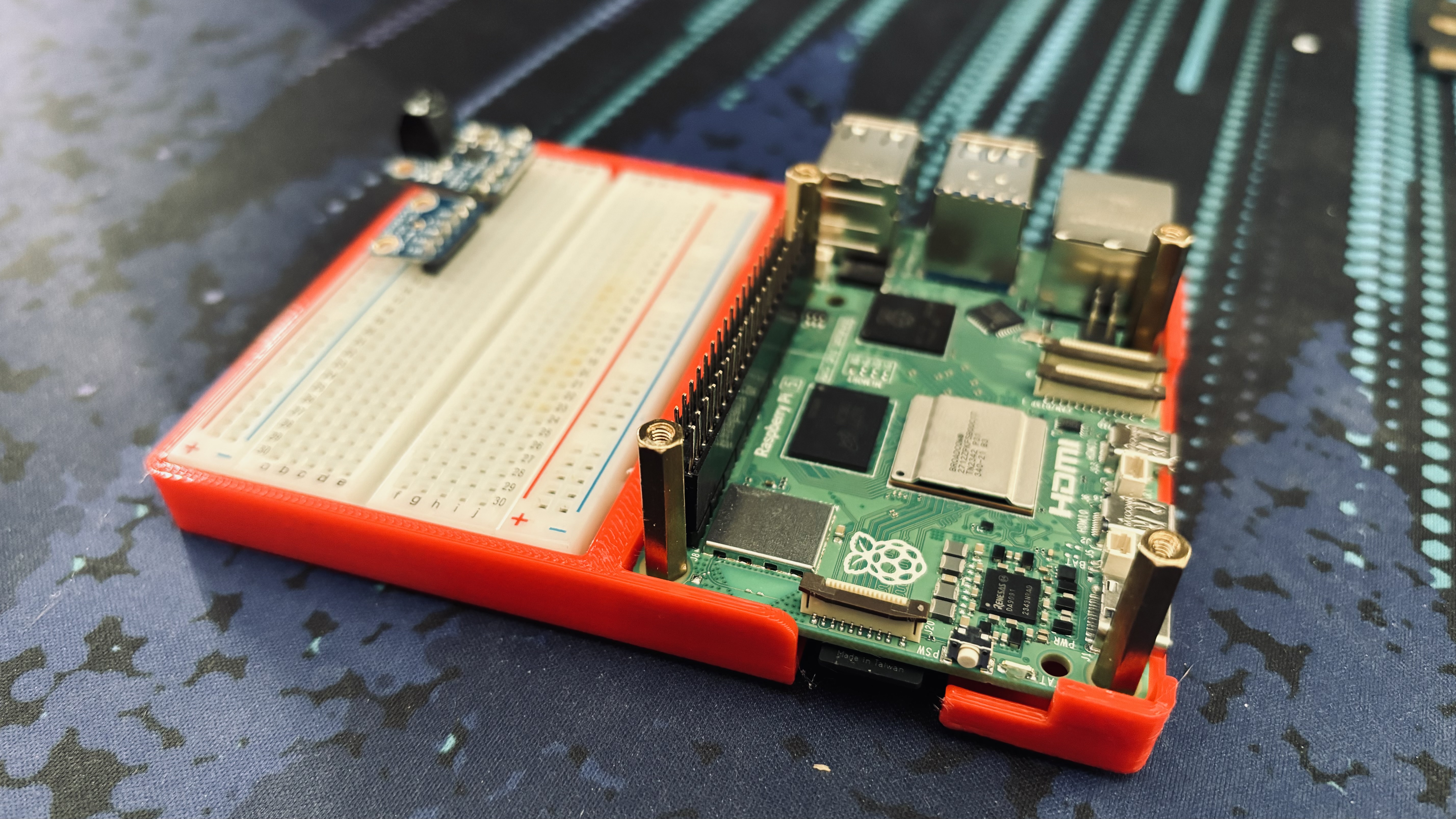 Raspberry Pi 5 Breadboard Case