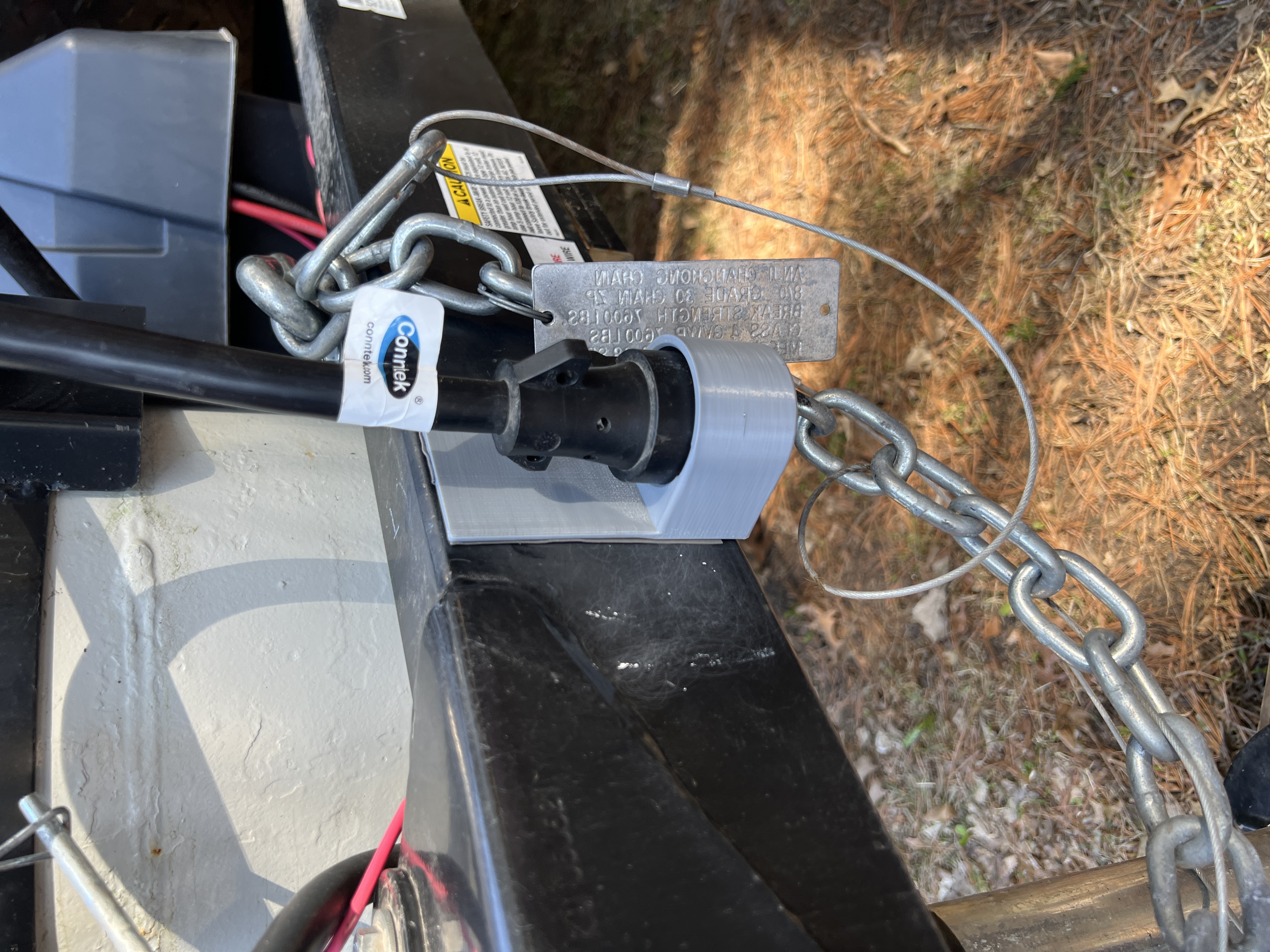 Trailer Plug Holder — thumbnail 2
