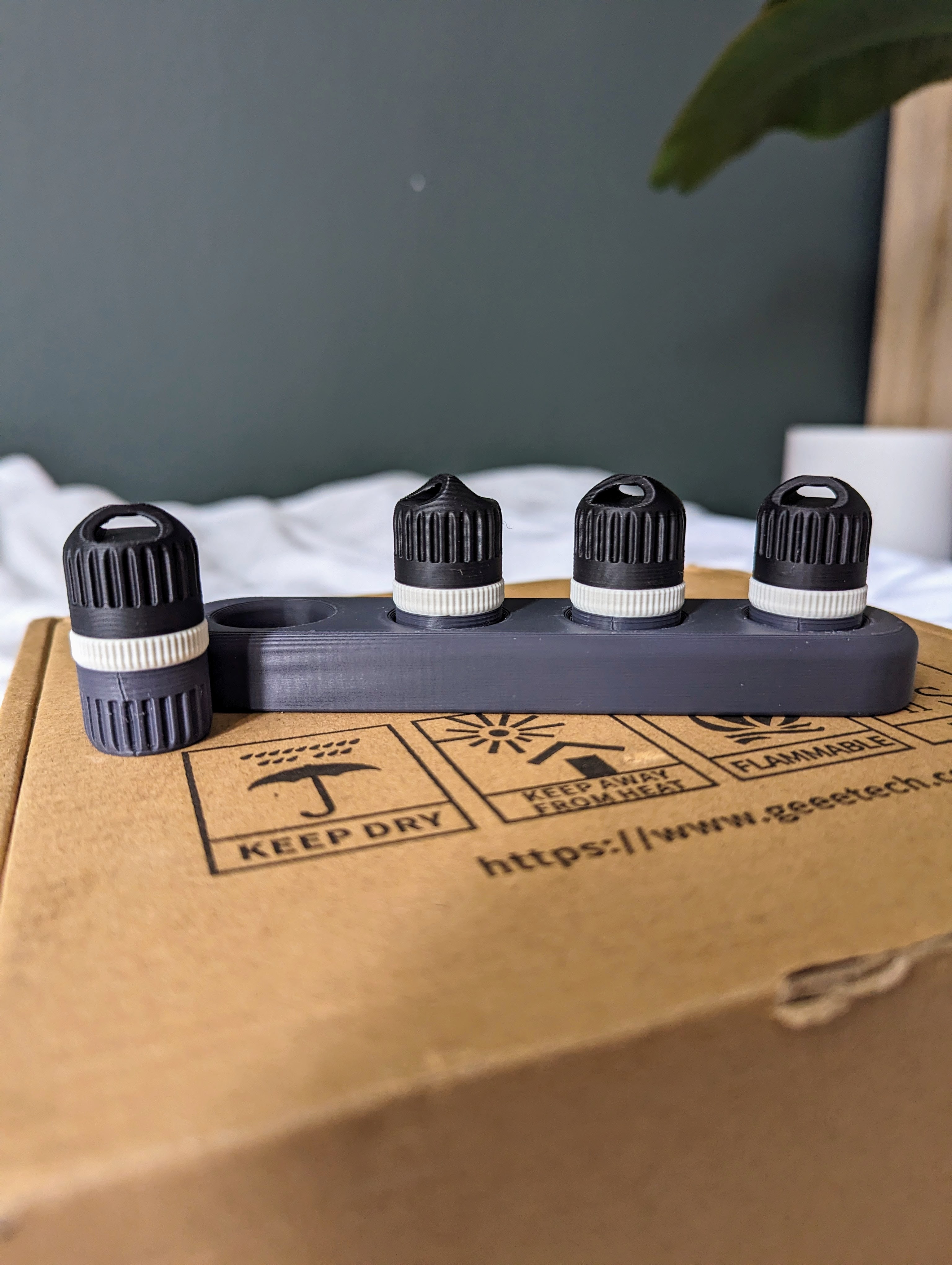 Miniatura 4 do modelo 3D Mini Pill Box - Holder