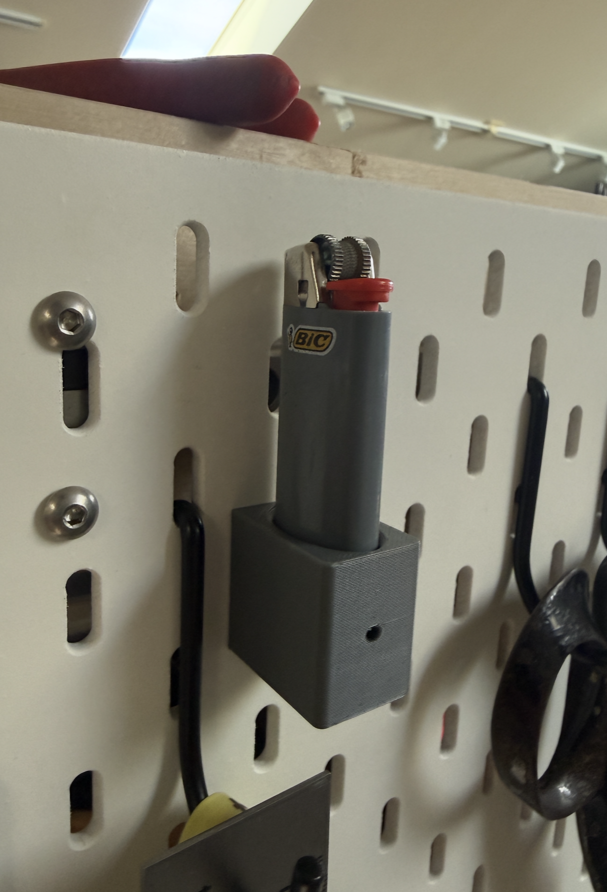 Skadis Lighter Mount