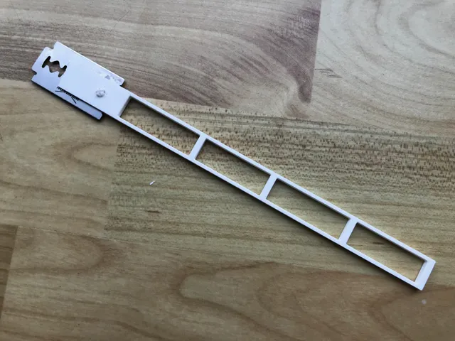 Razor Blade Holder to cut dough
