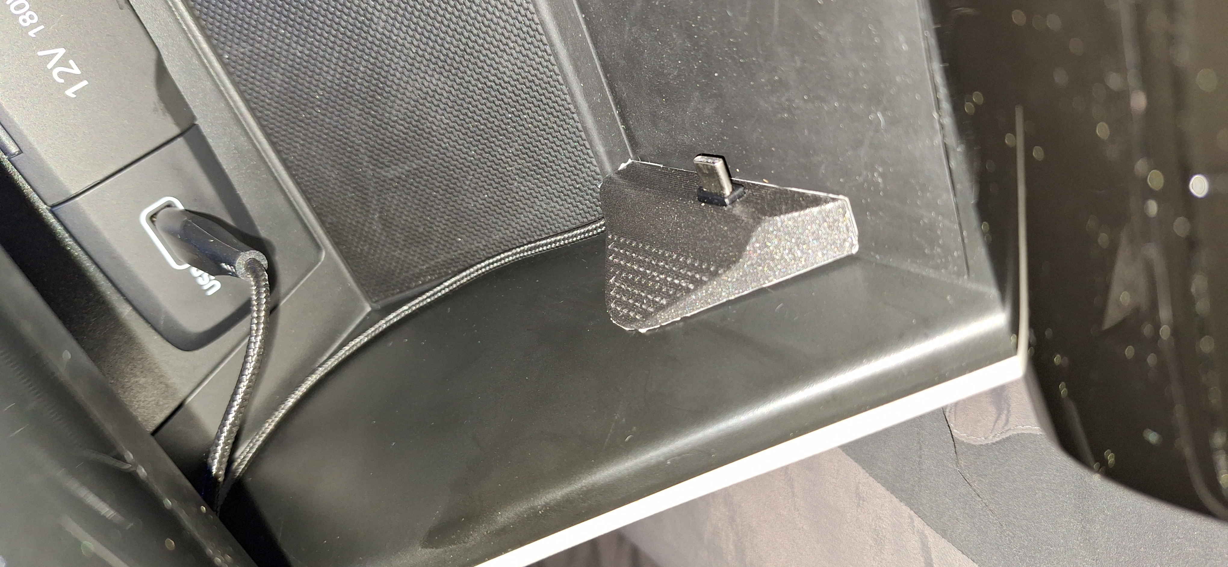Hyundai Tucson, USB-C holder