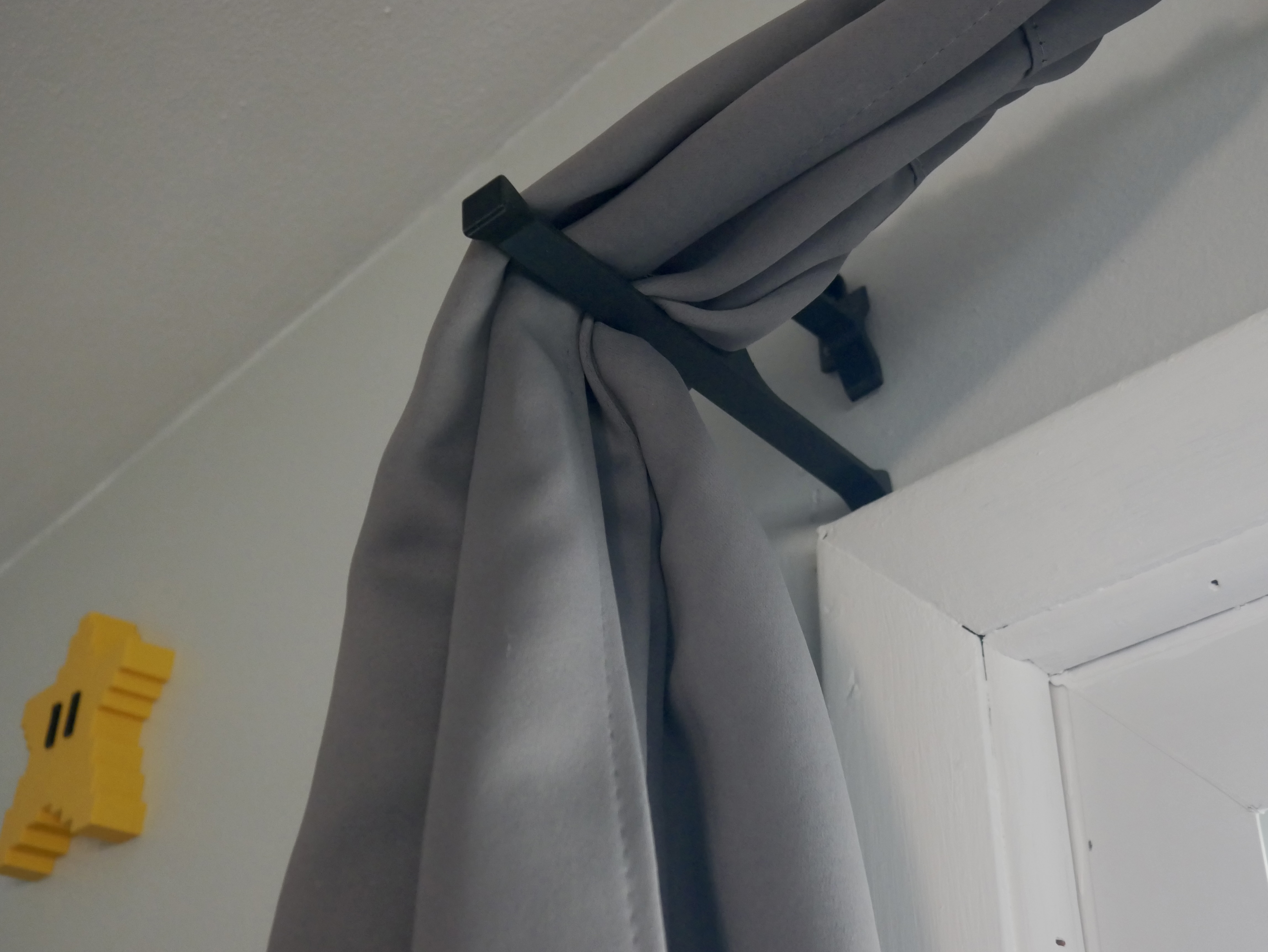 Curtain holders