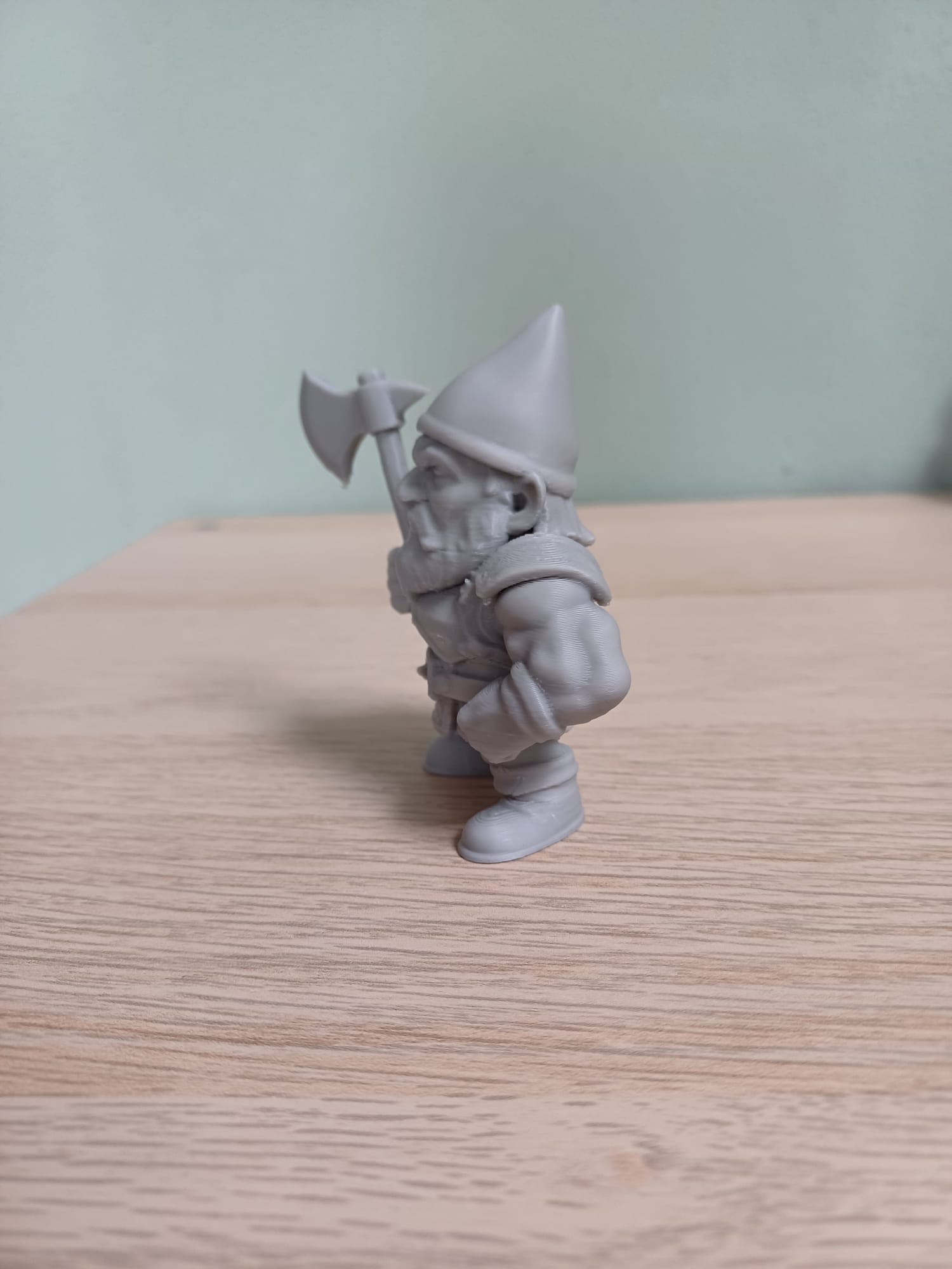 Badass gnome with axe — miniatura 2