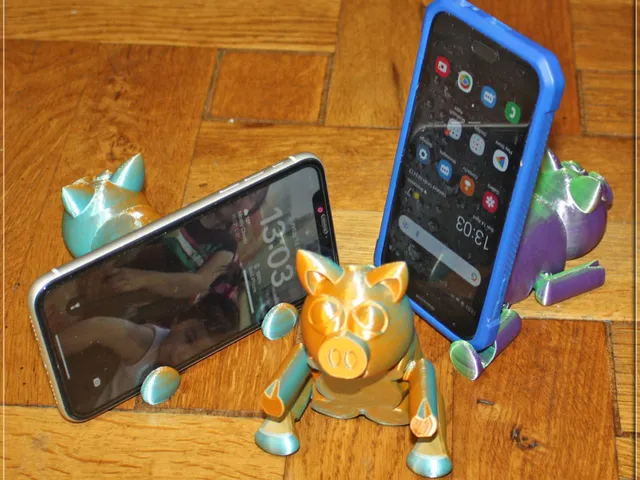 Flexi Pig Phone Stand